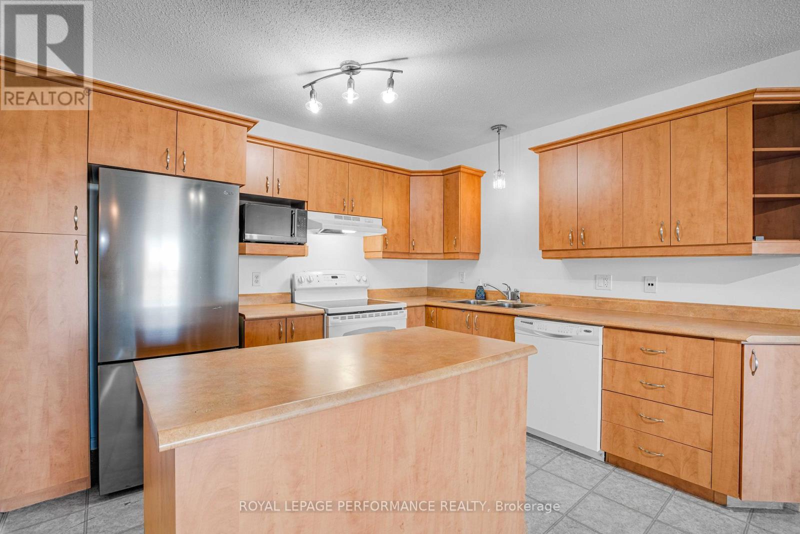 (4) - 16 Pendleton Street