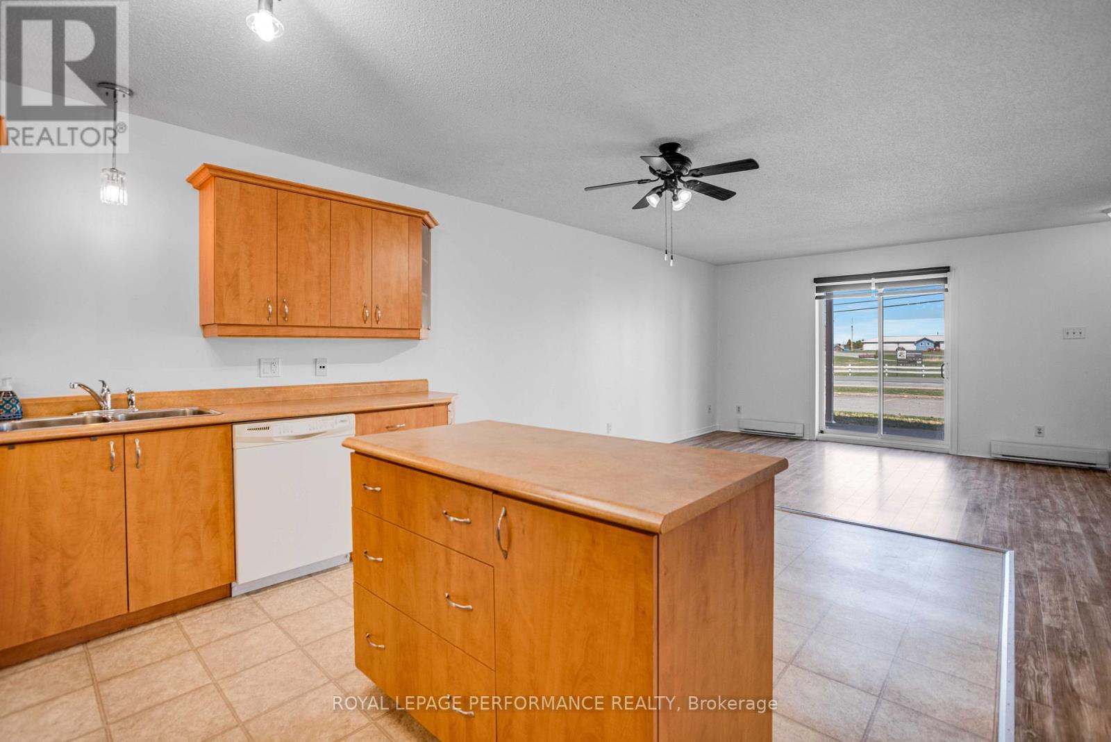 (4) - 16 Pendleton Street