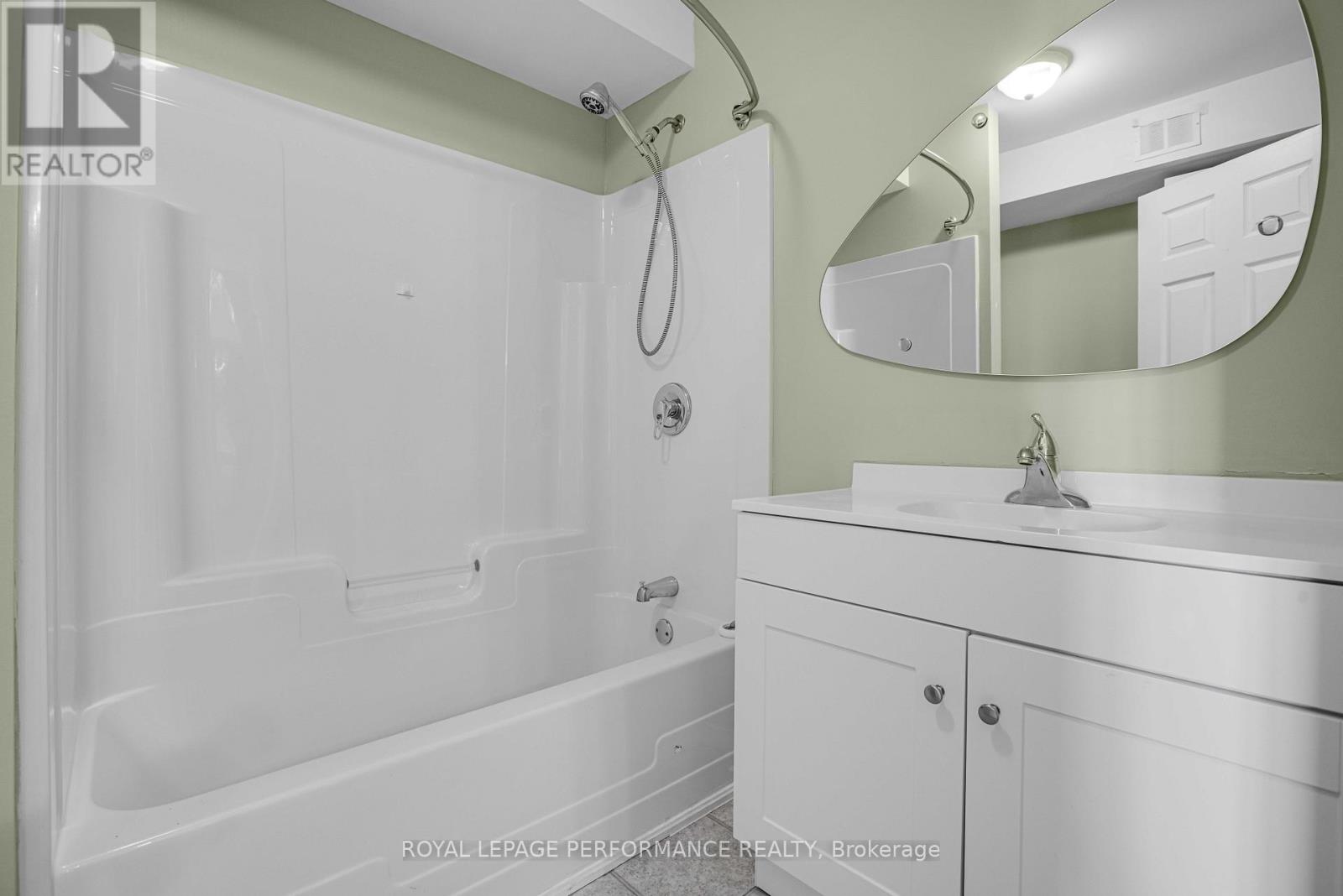 (4) - 16 Pendleton Street