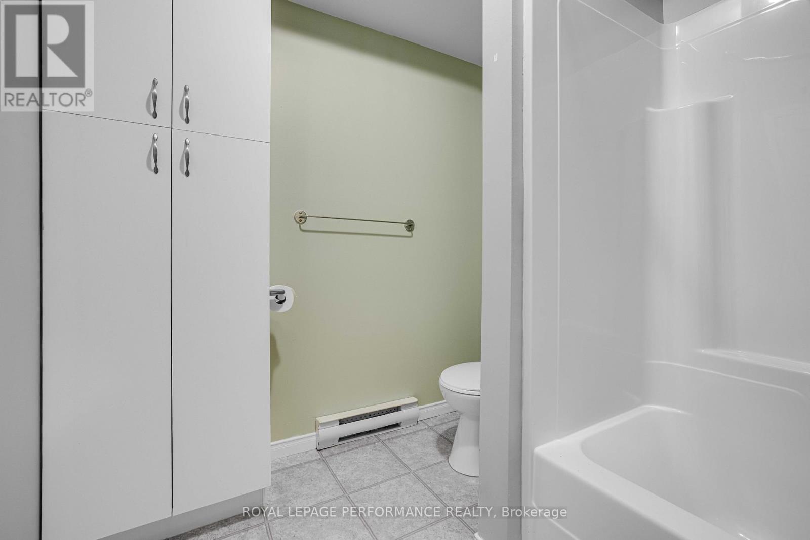 (4) - 16 Pendleton Street