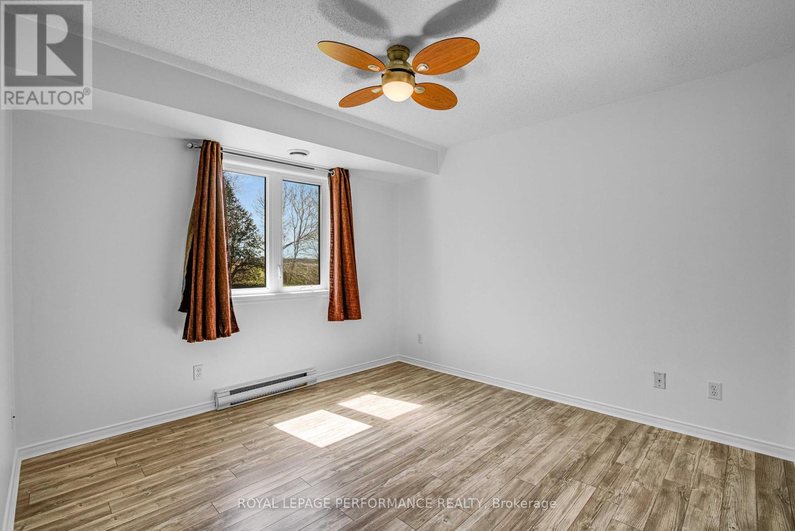 (4) - 16 Pendleton Street