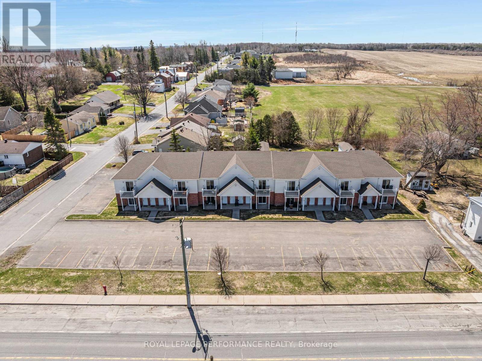 (4) - 16 Pendleton Street