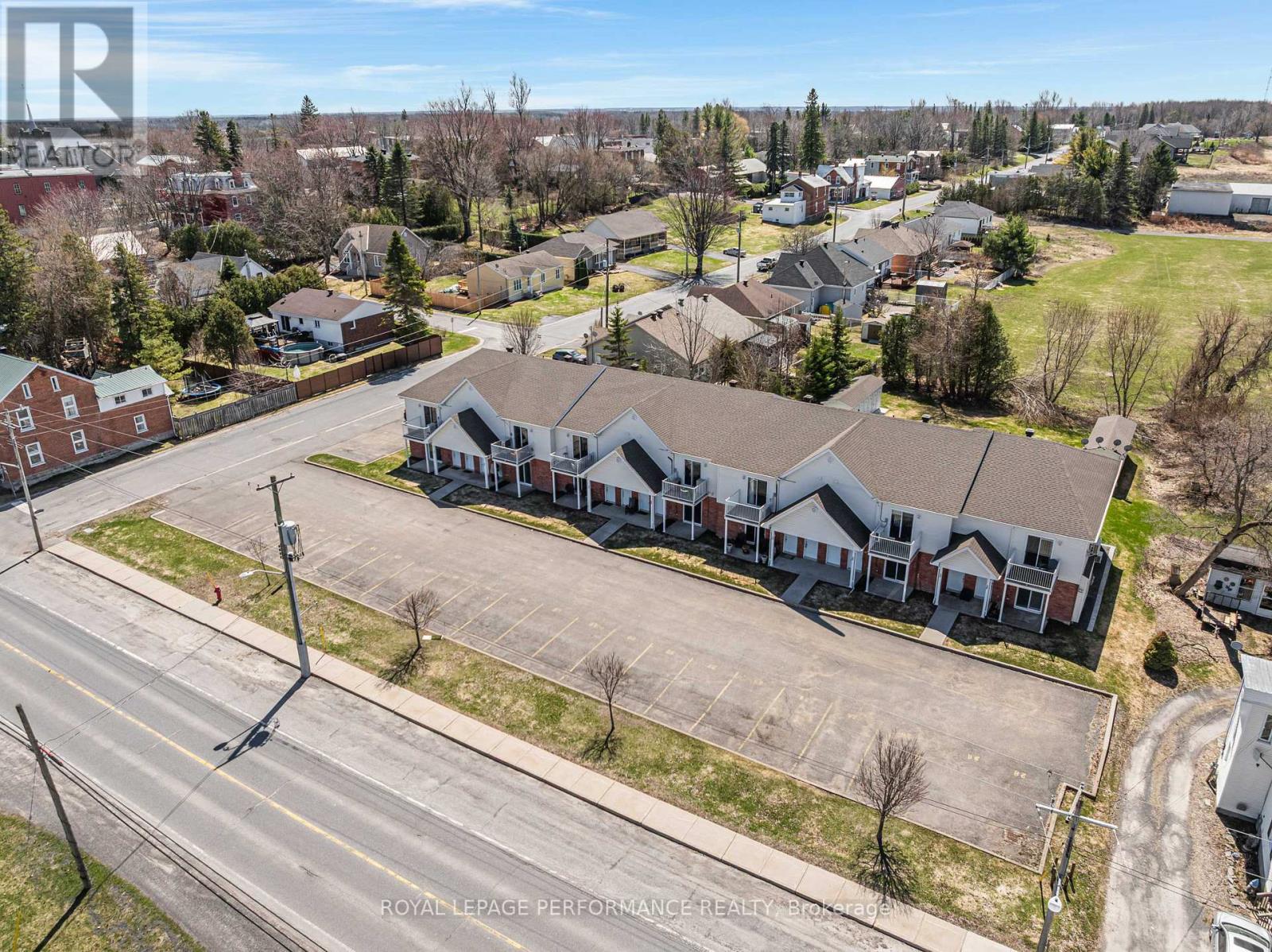 (4) - 16 Pendleton Street