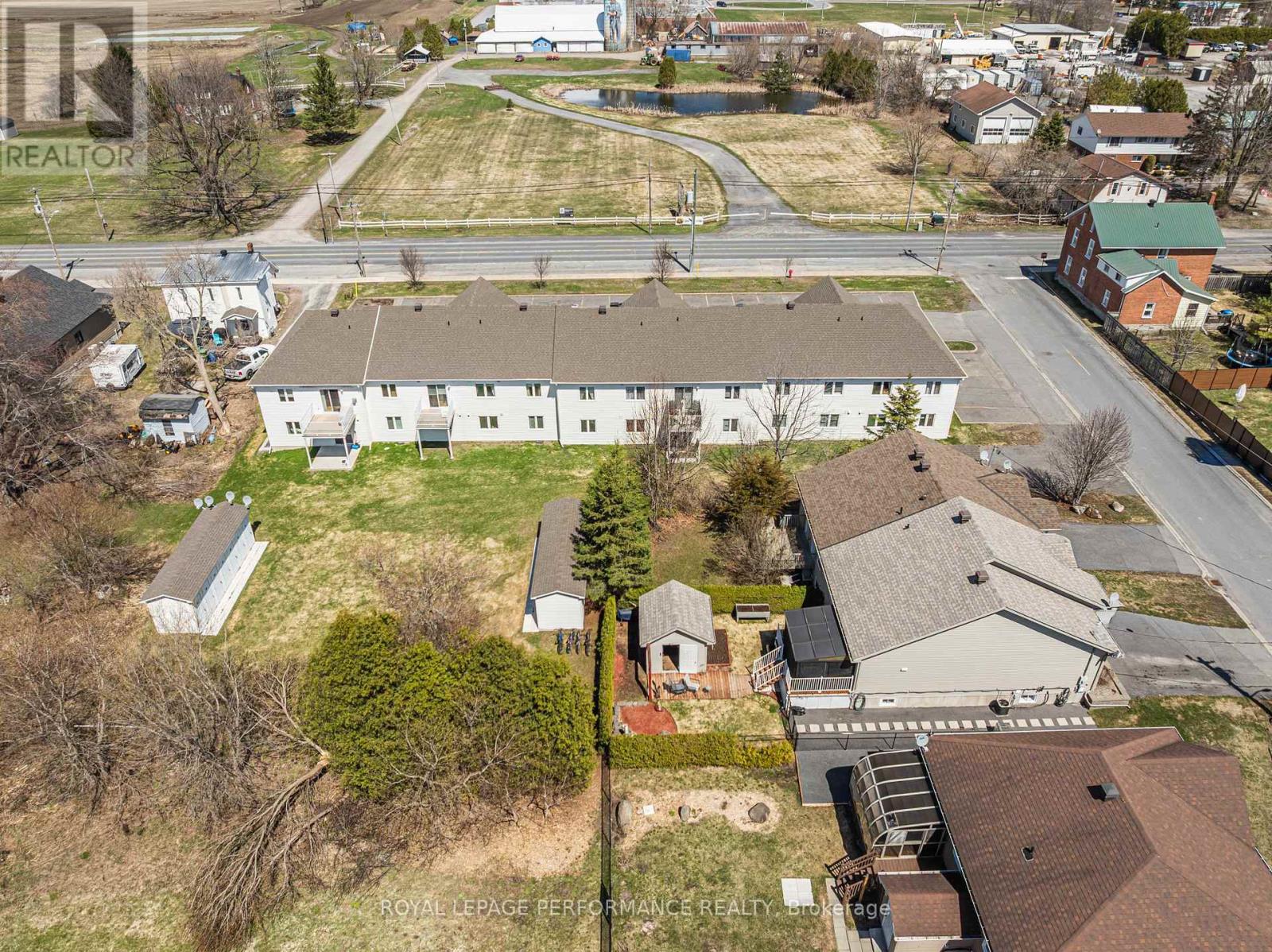 (4) - 16 Pendleton Street