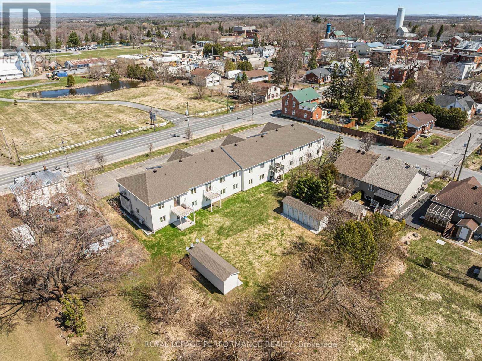 (4) - 16 Pendleton Street