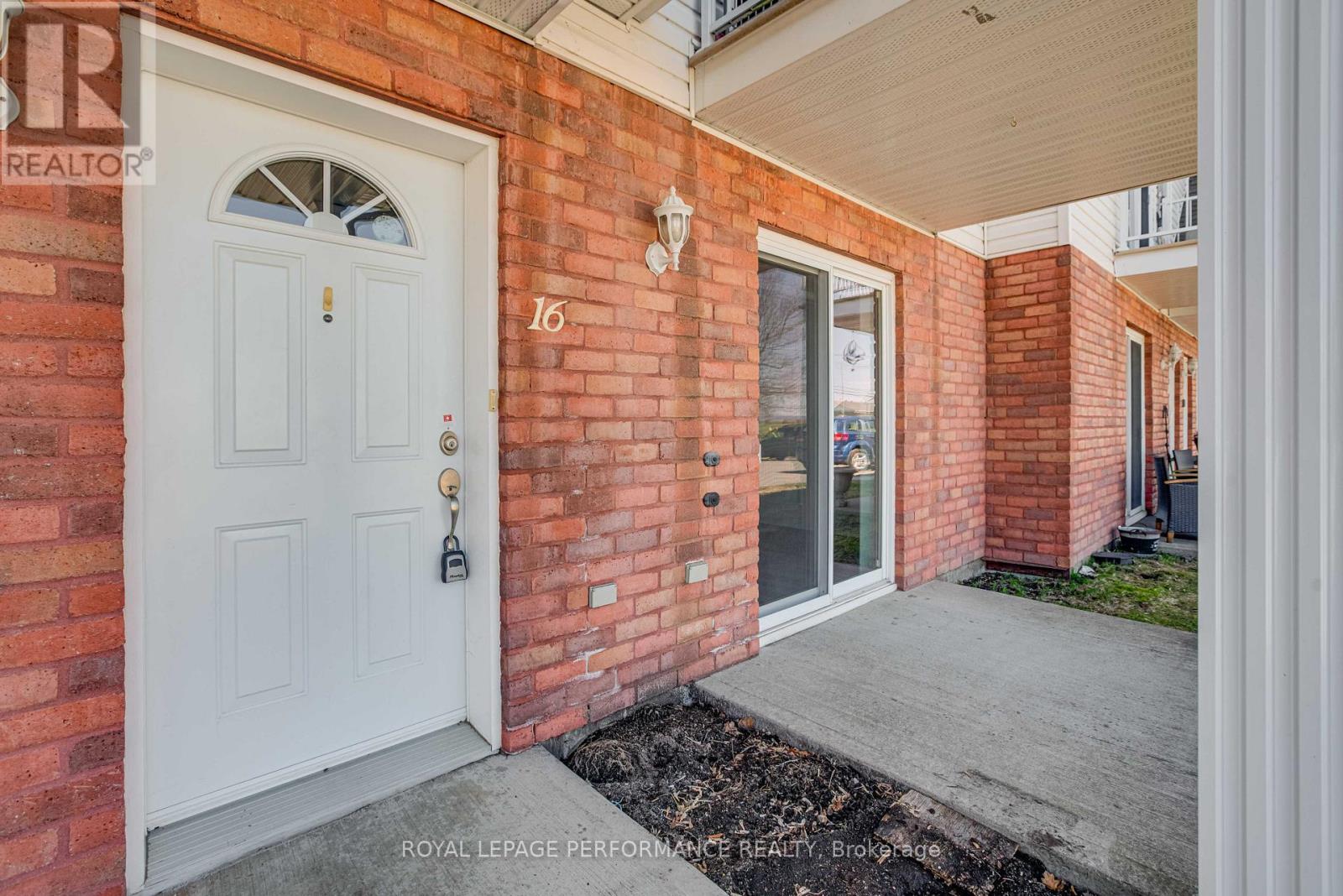 (4) - 16 Pendleton Street