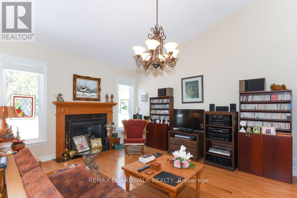 1861 Mickelberry Crescent