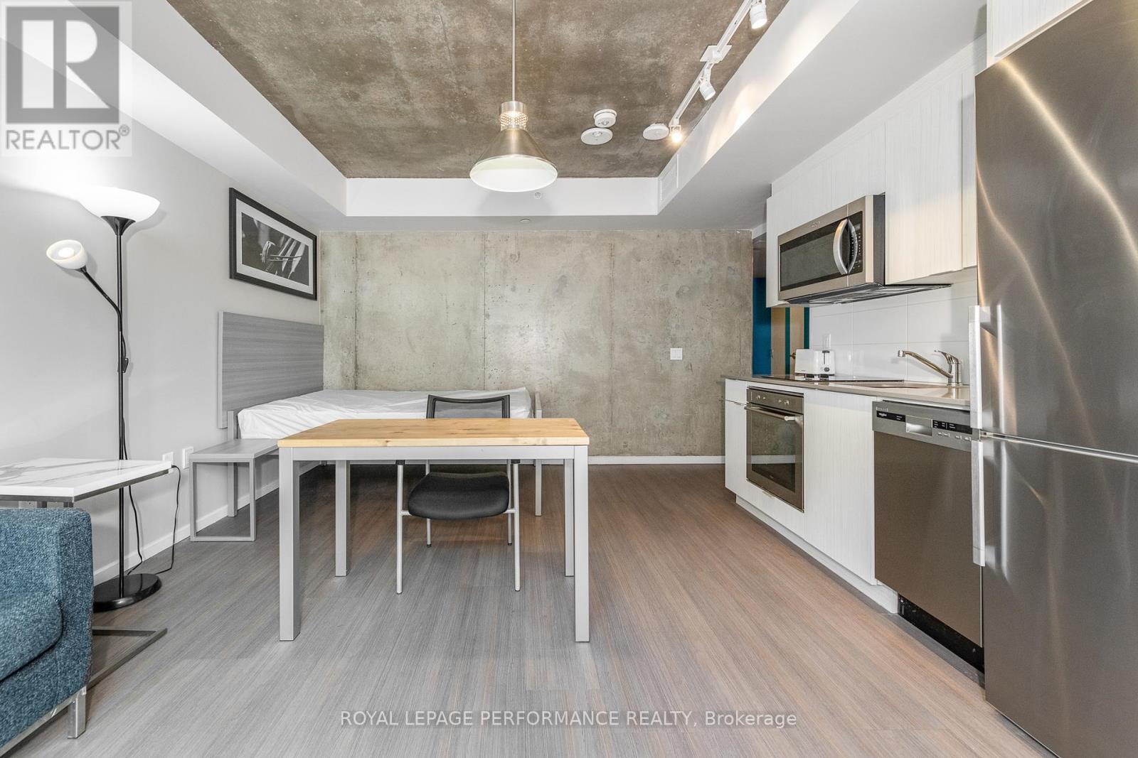 1118 - 105 Champagne Avenue S