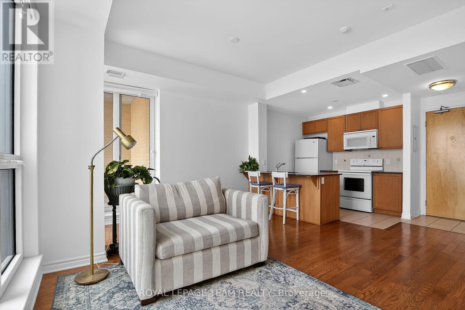 1007 - 250 Lett Street