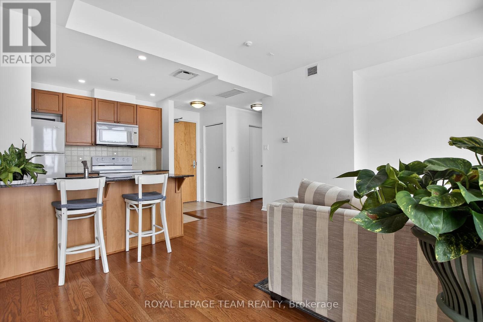 1007 - 250 Lett Street