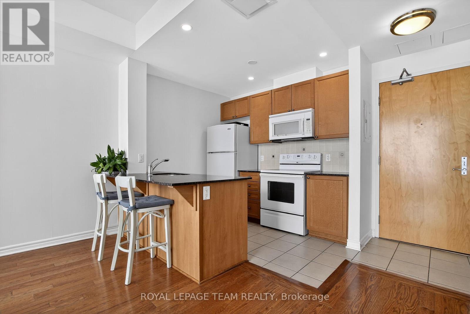 1007 - 250 Lett Street