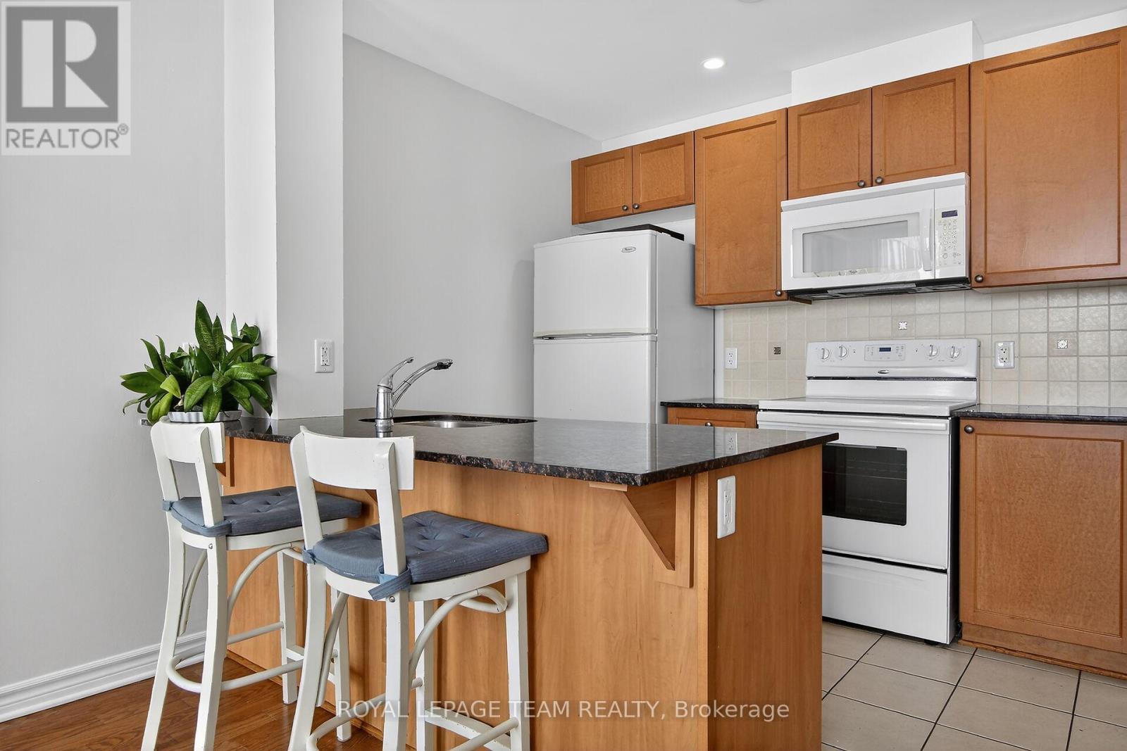 1007 - 250 Lett Street