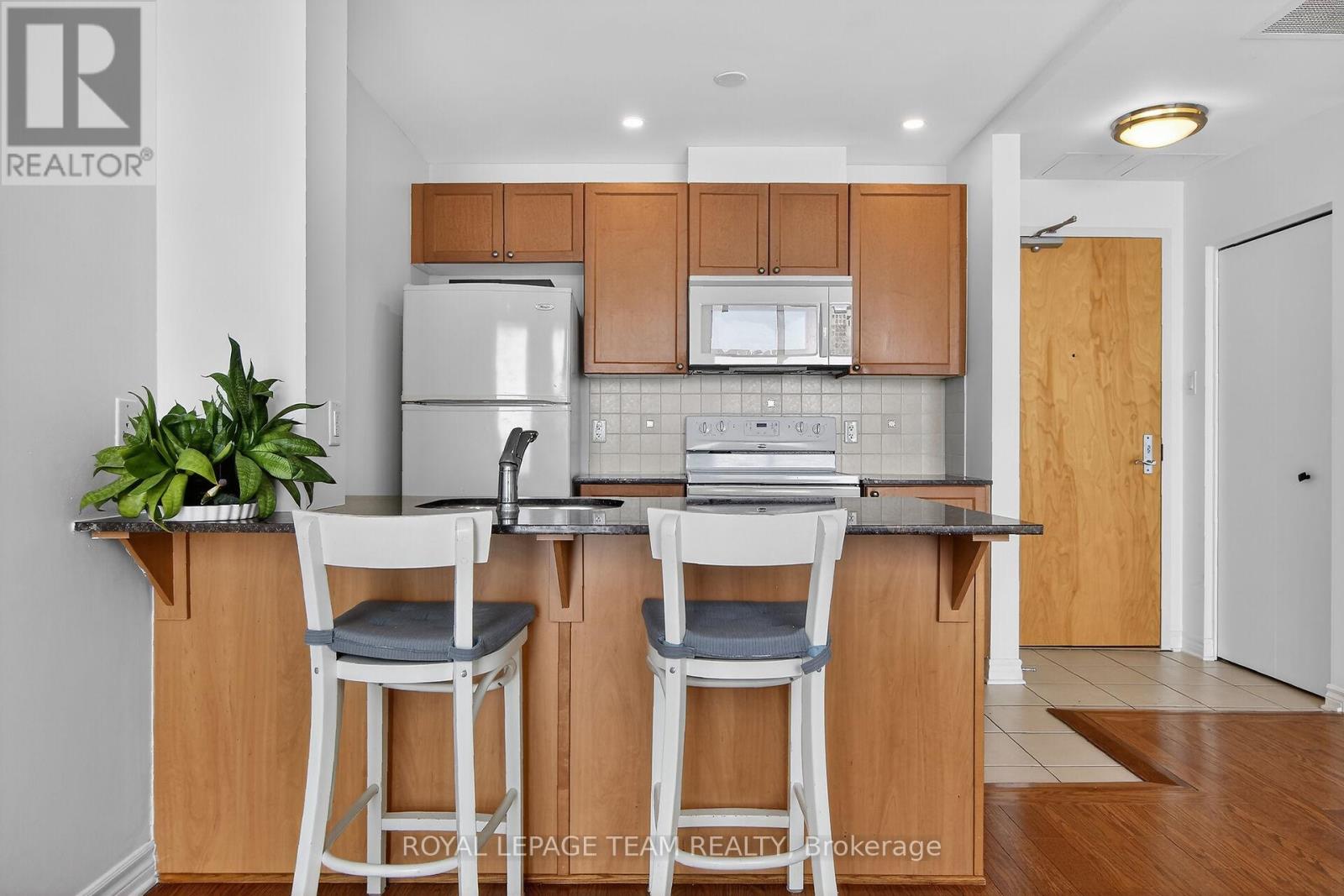 1007 - 250 Lett Street