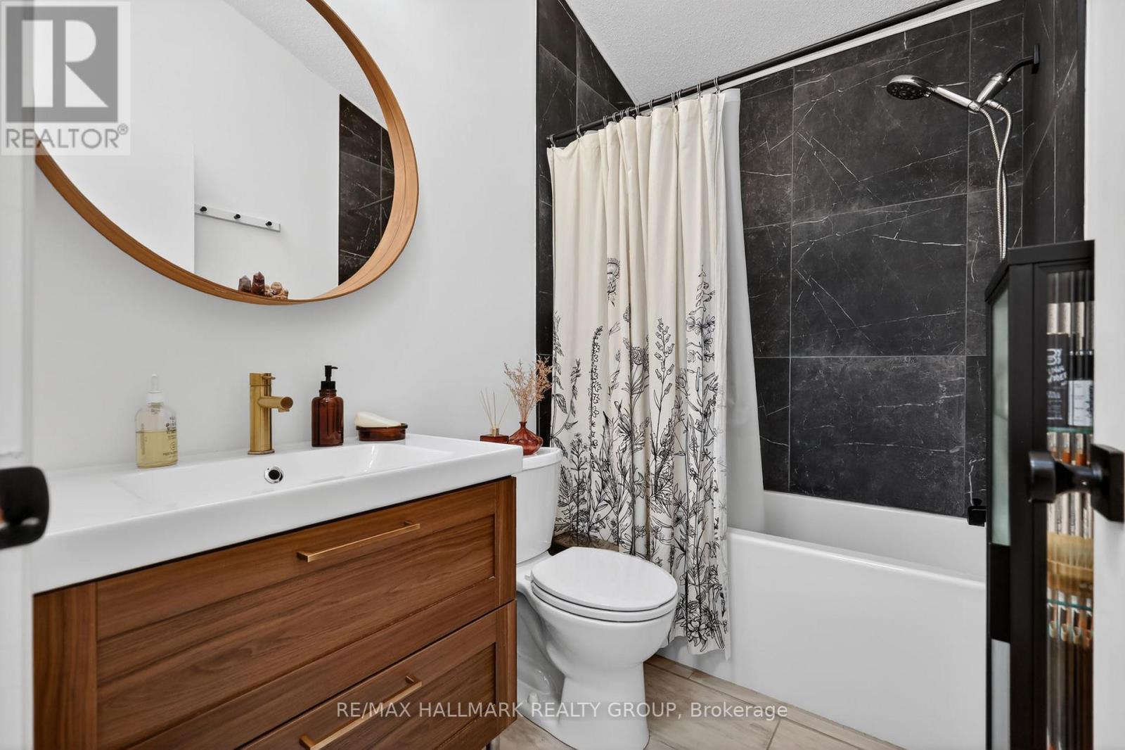 12 - 251 Bruyere Street