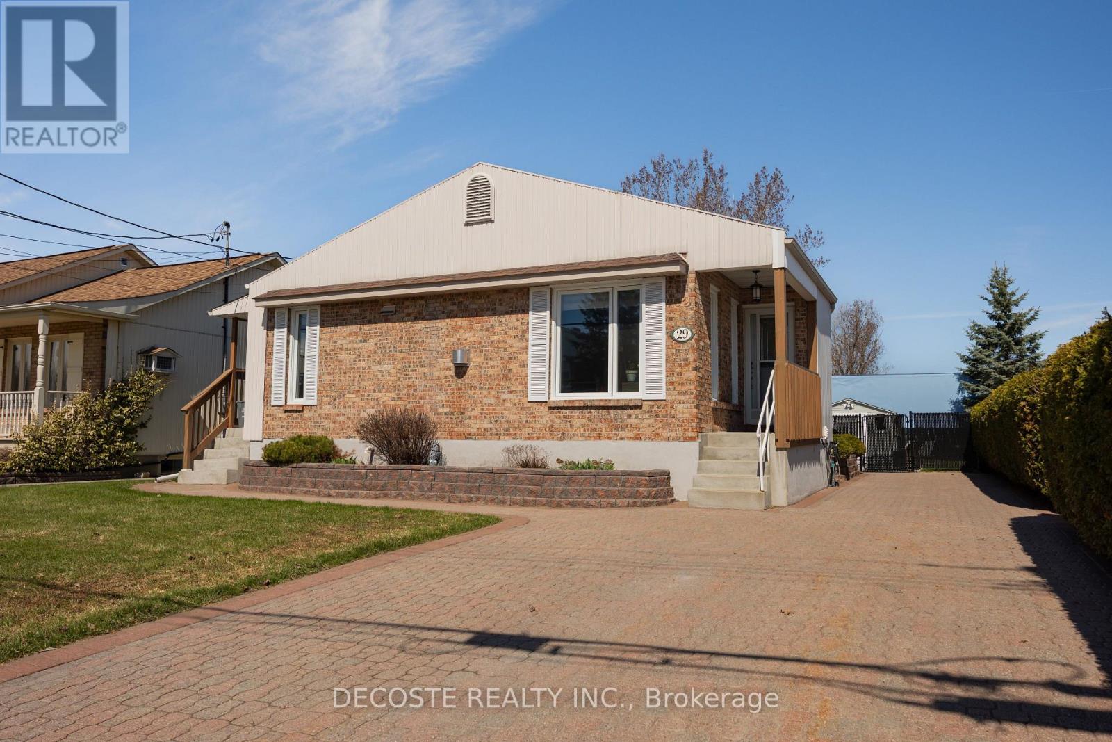 29 Kincardine Street W