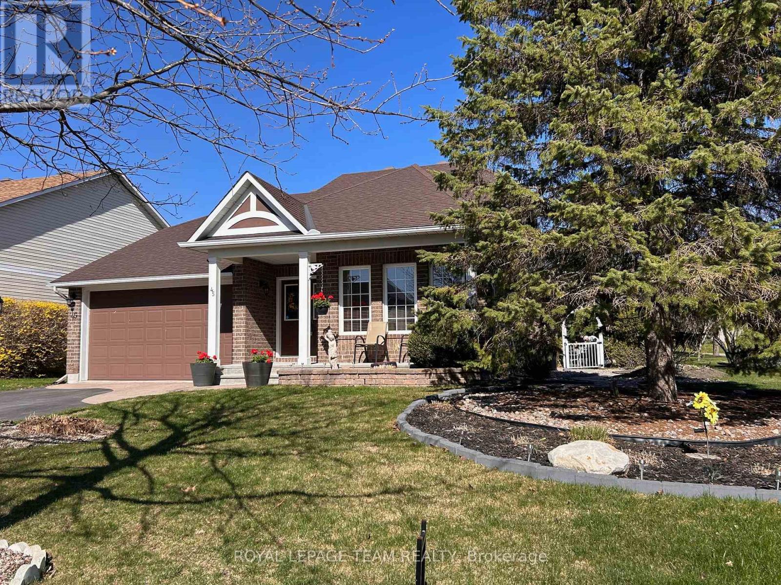 45 Burnstead Crescent