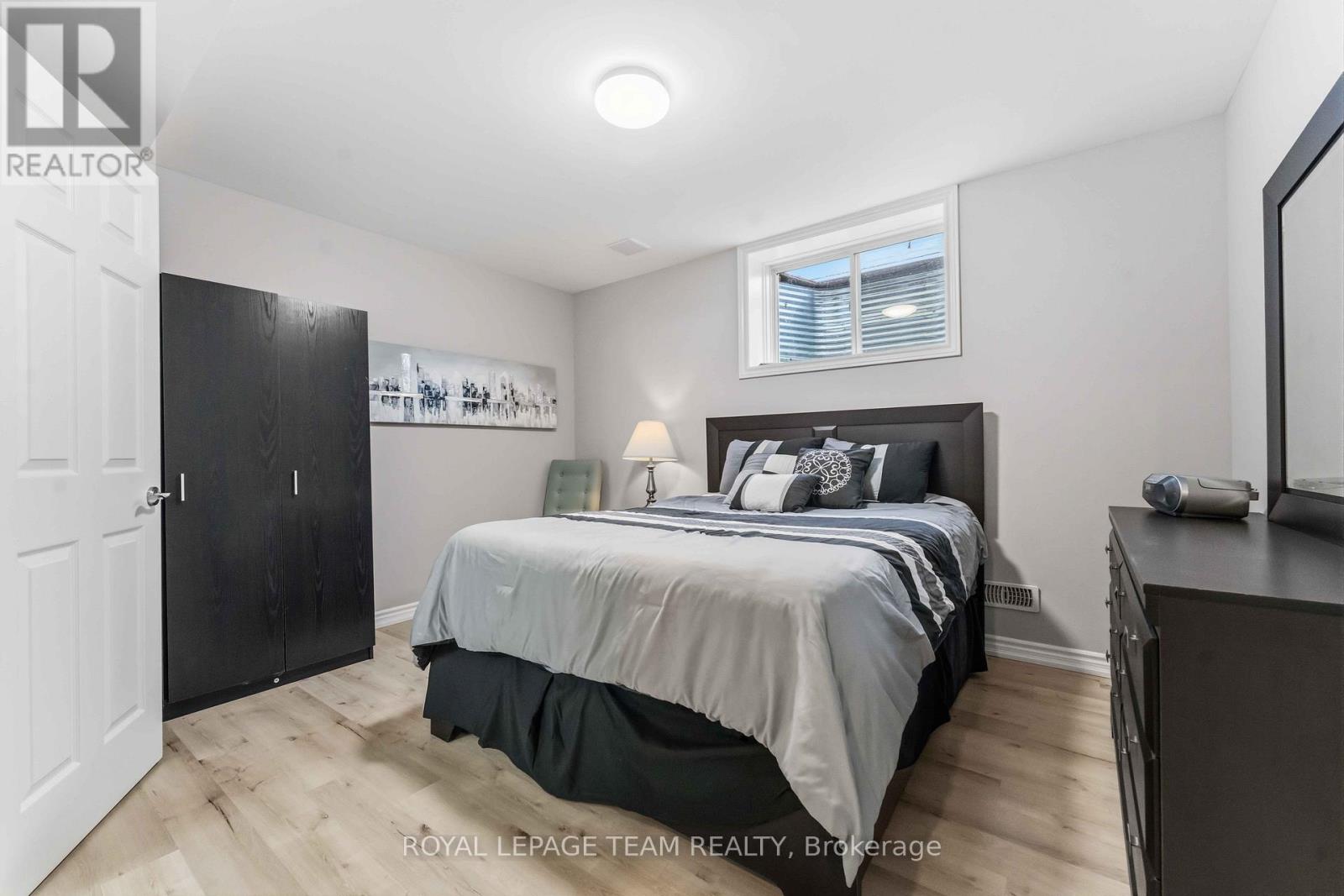 45 Burnstead Crescent