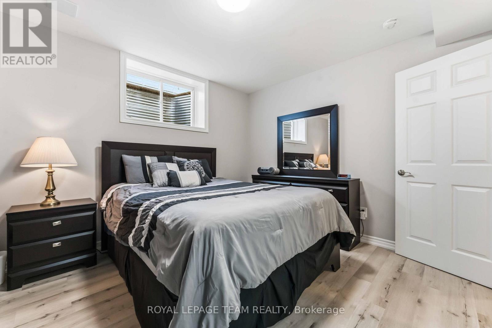 45 Burnstead Crescent