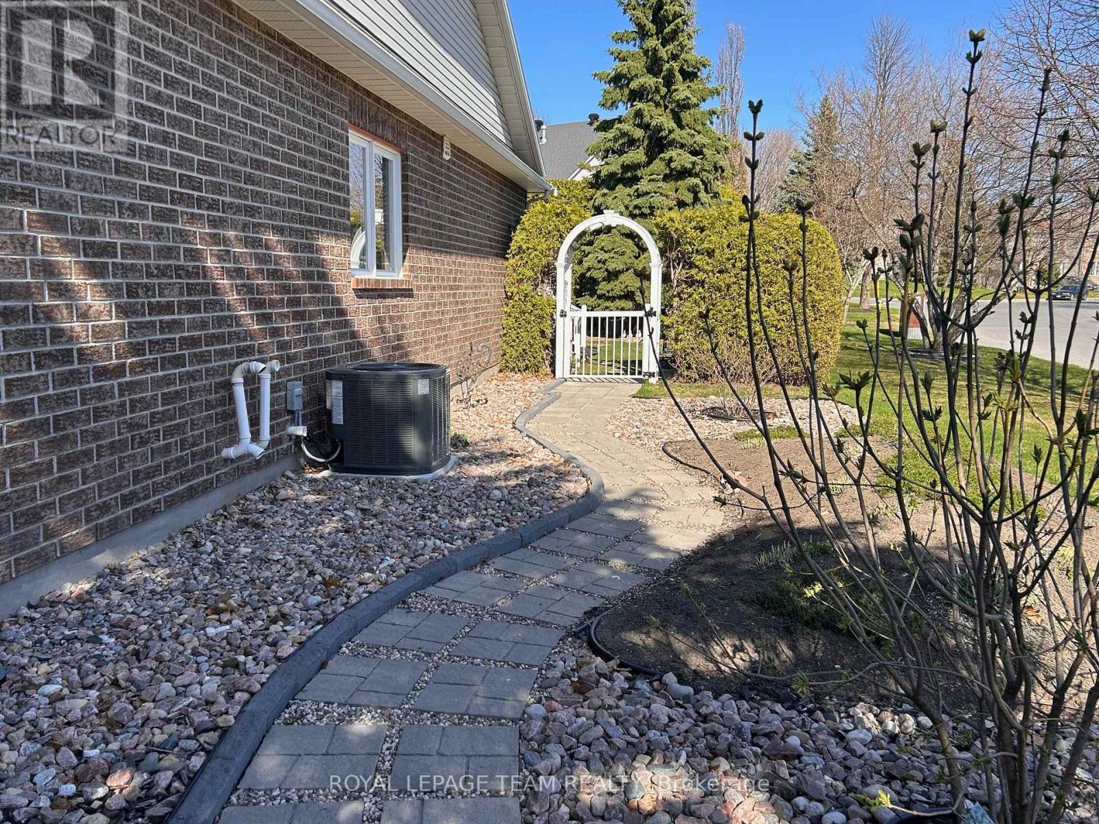 45 Burnstead Crescent