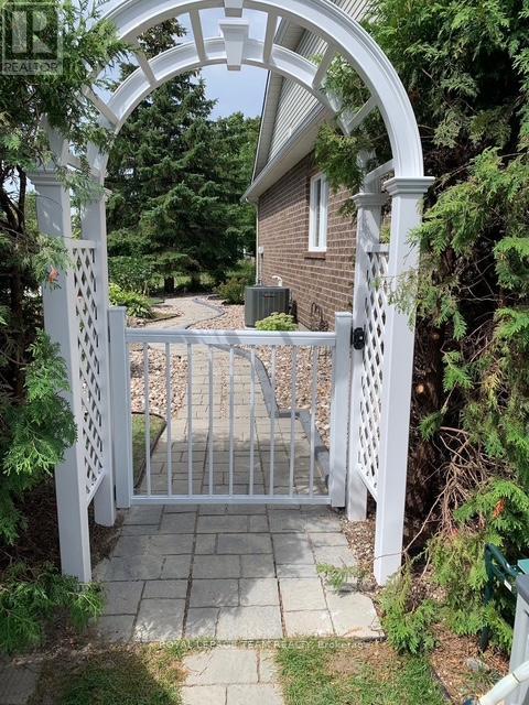 45 Burnstead Crescent