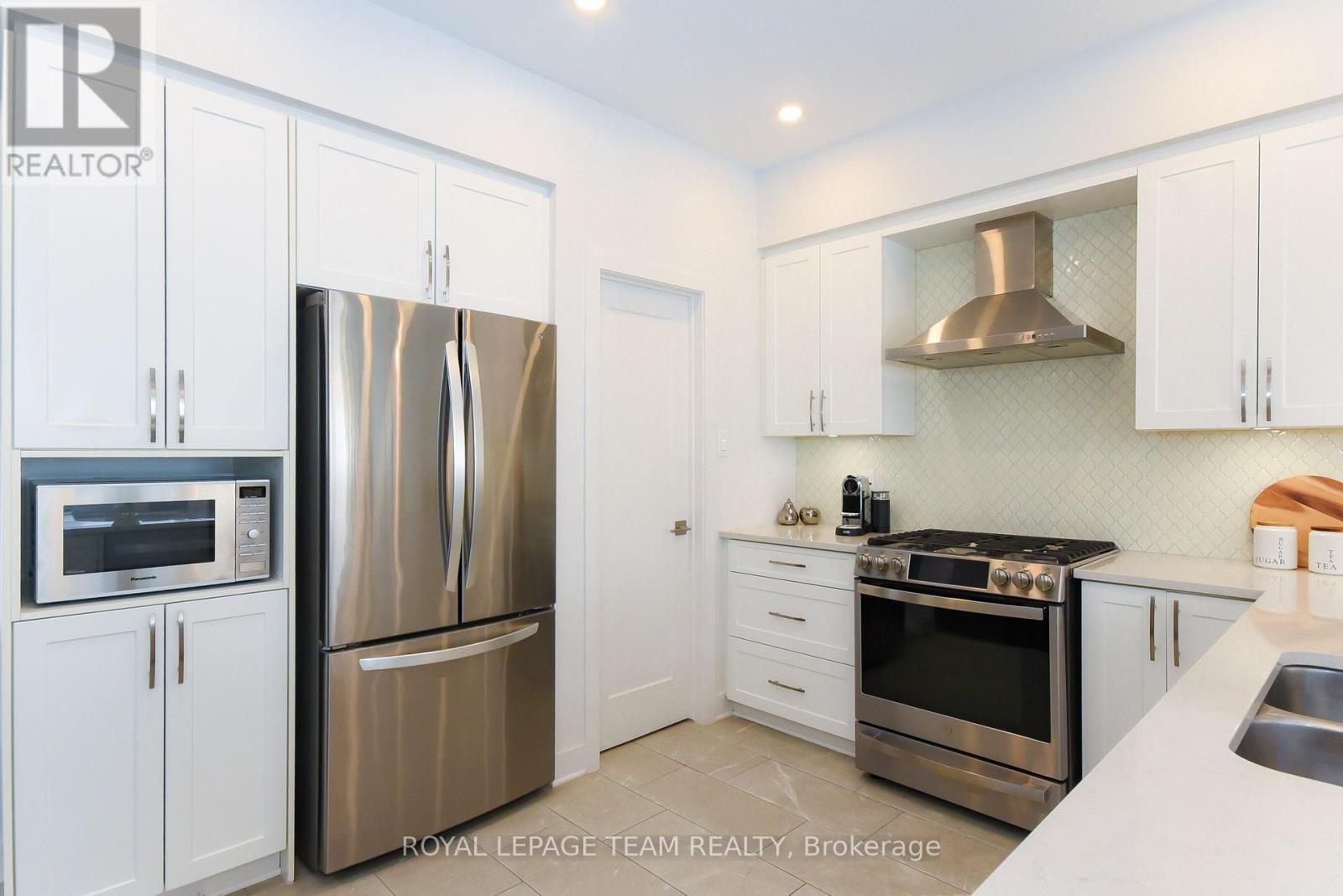 725 Capricorn Circle