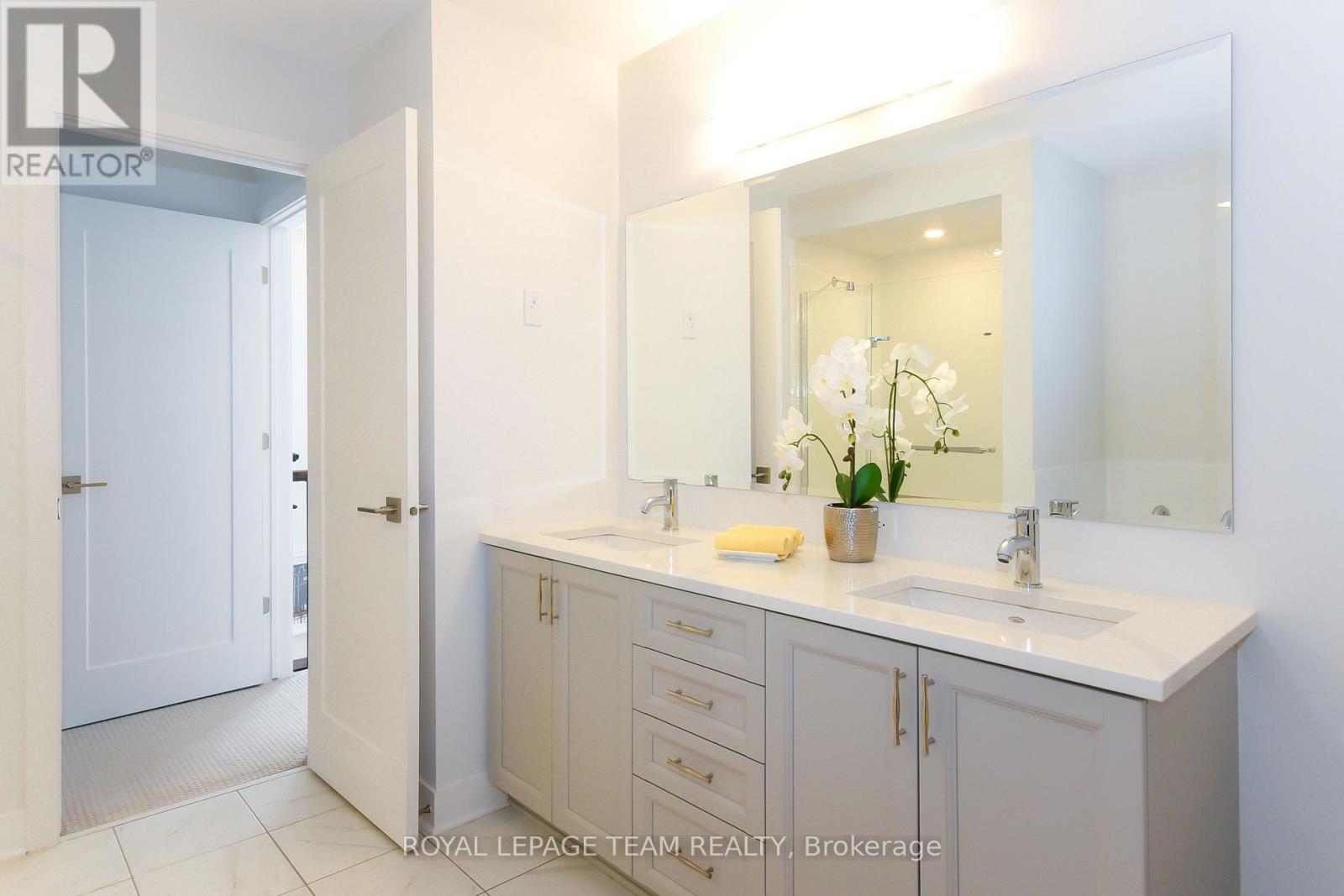 725 Capricorn Circle