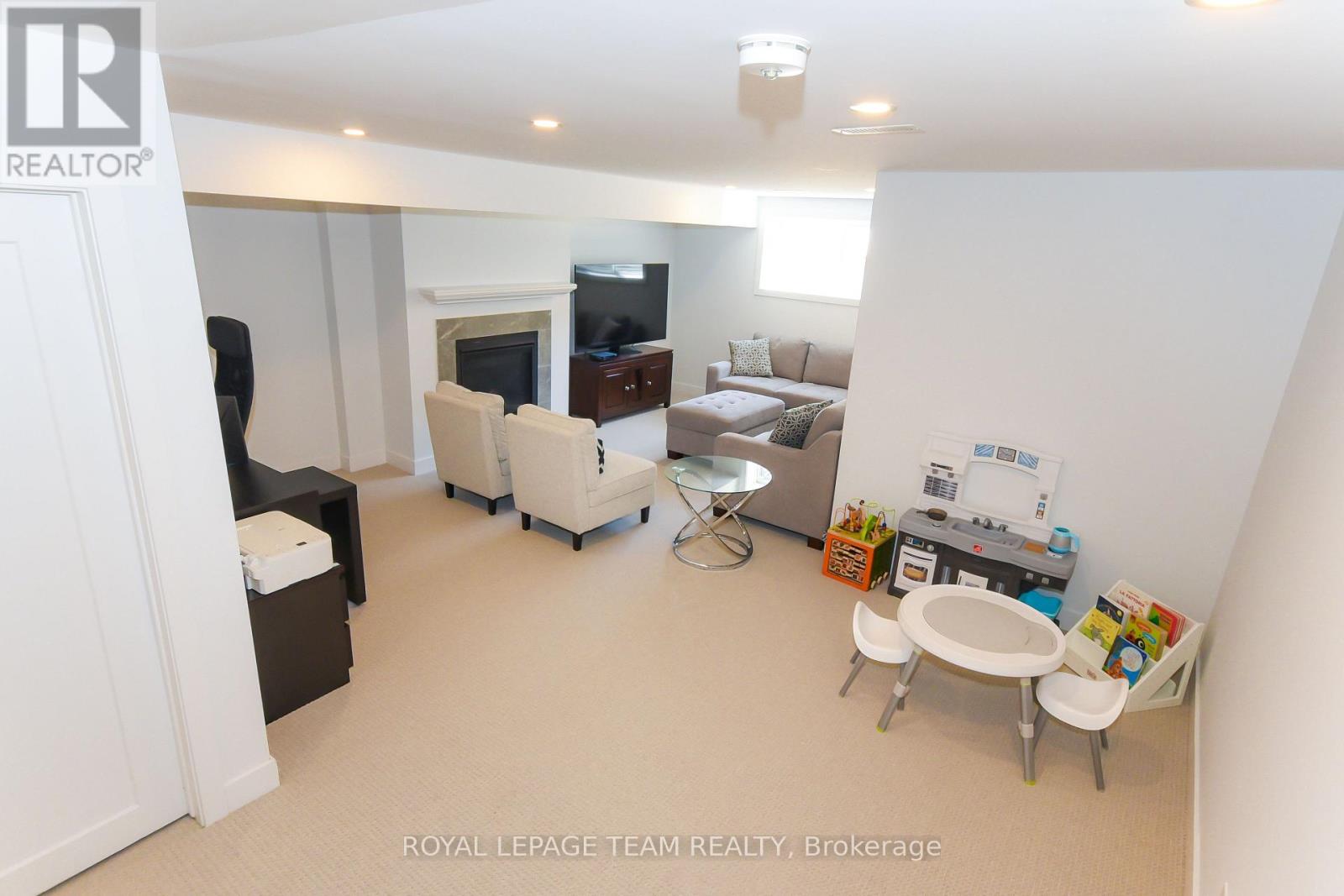 725 Capricorn Circle