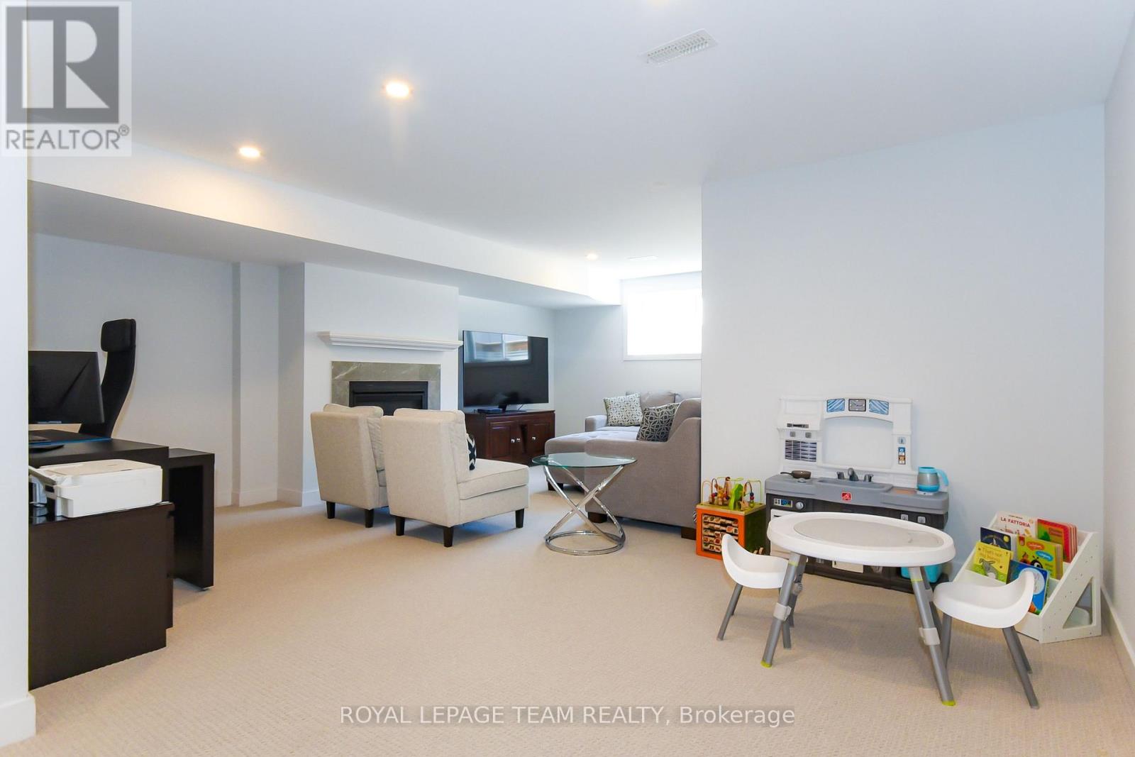 725 Capricorn Circle