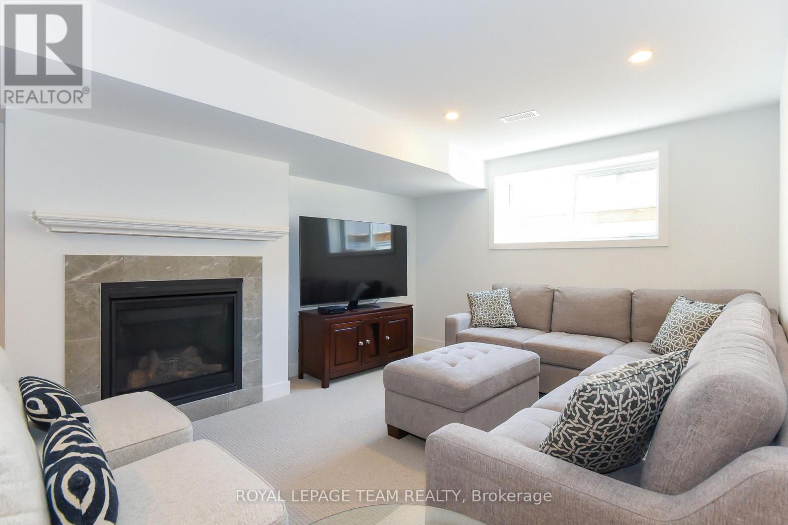 725 Capricorn Circle