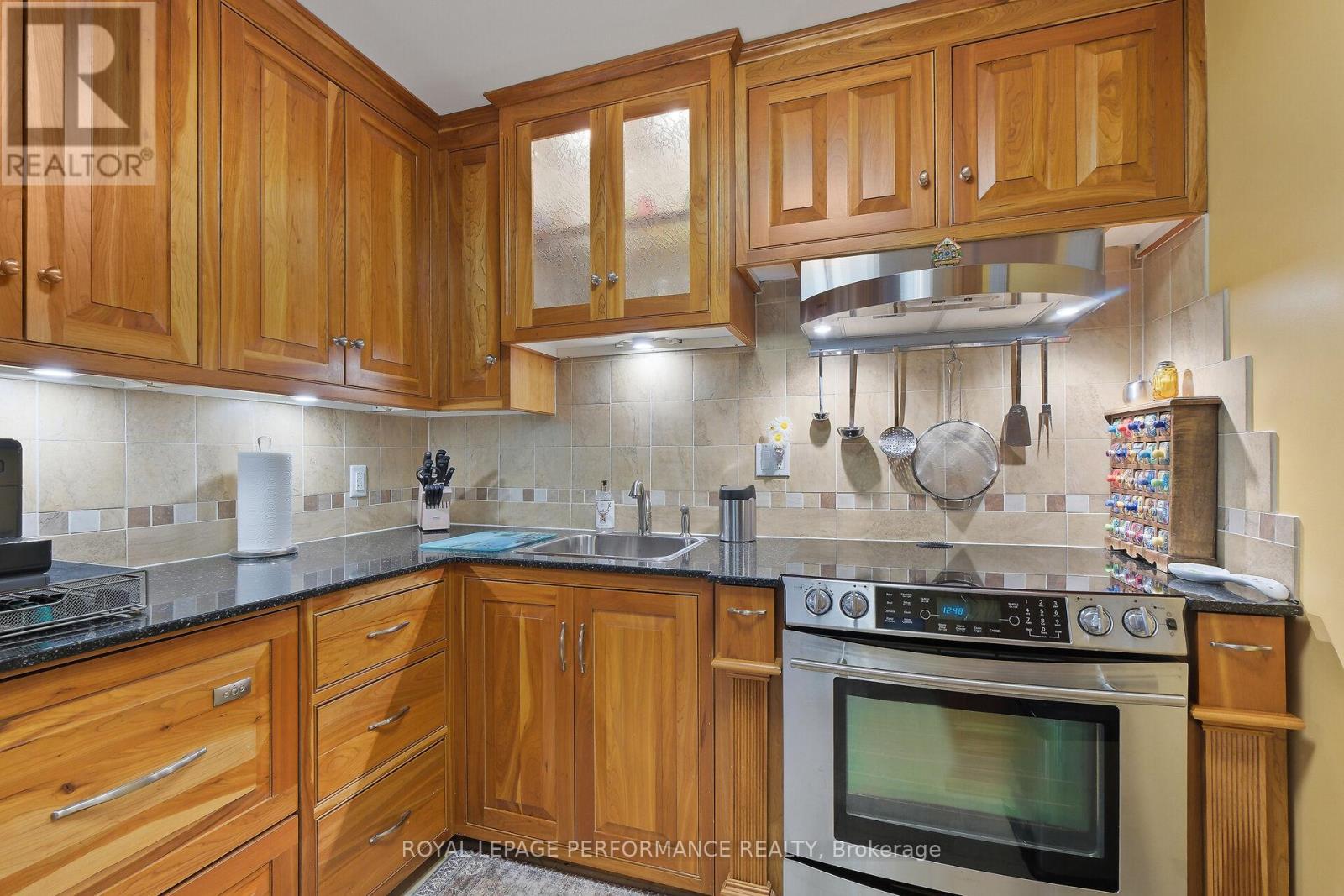 1003 - 71 Somerset Street W