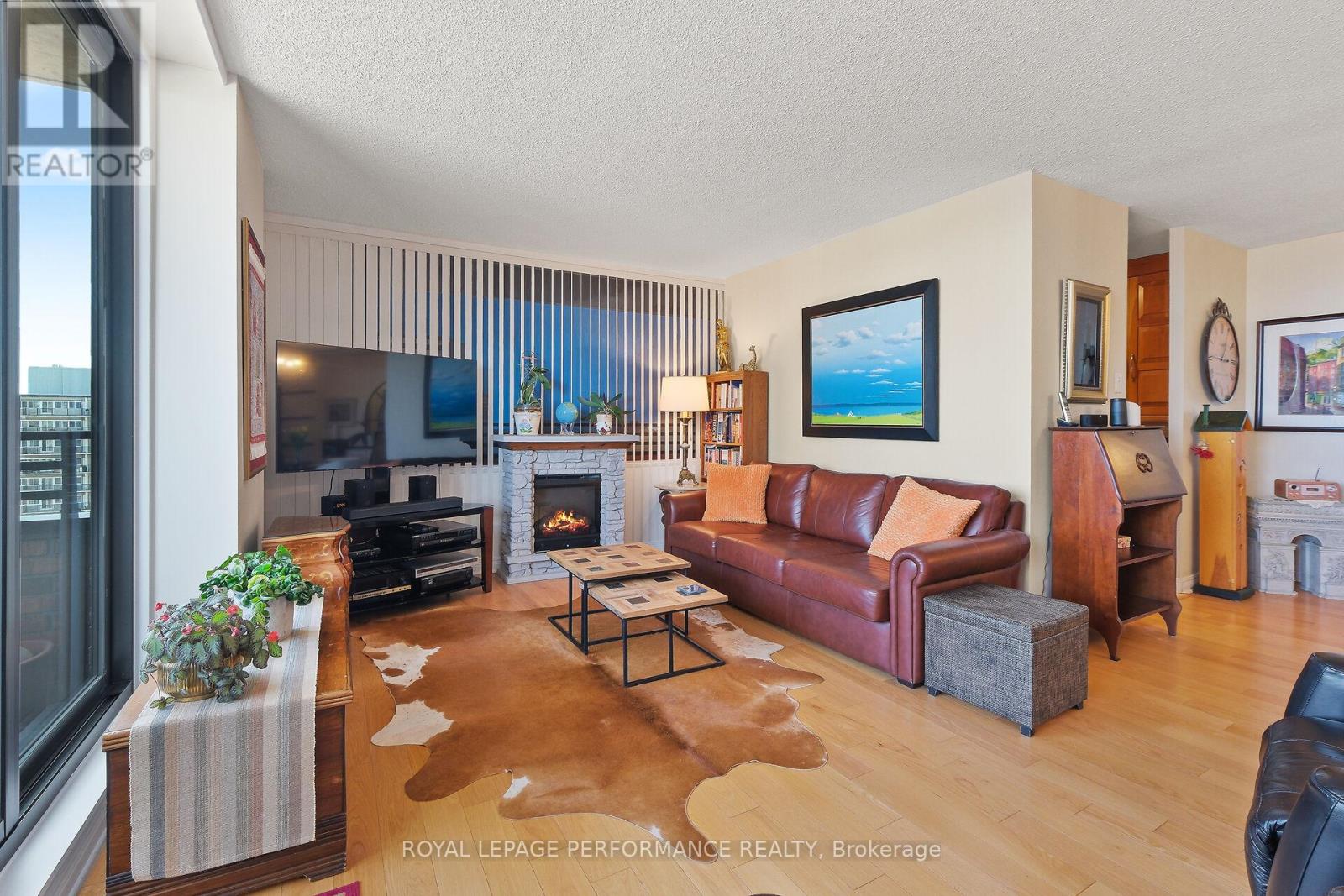 1003 - 71 Somerset Street W