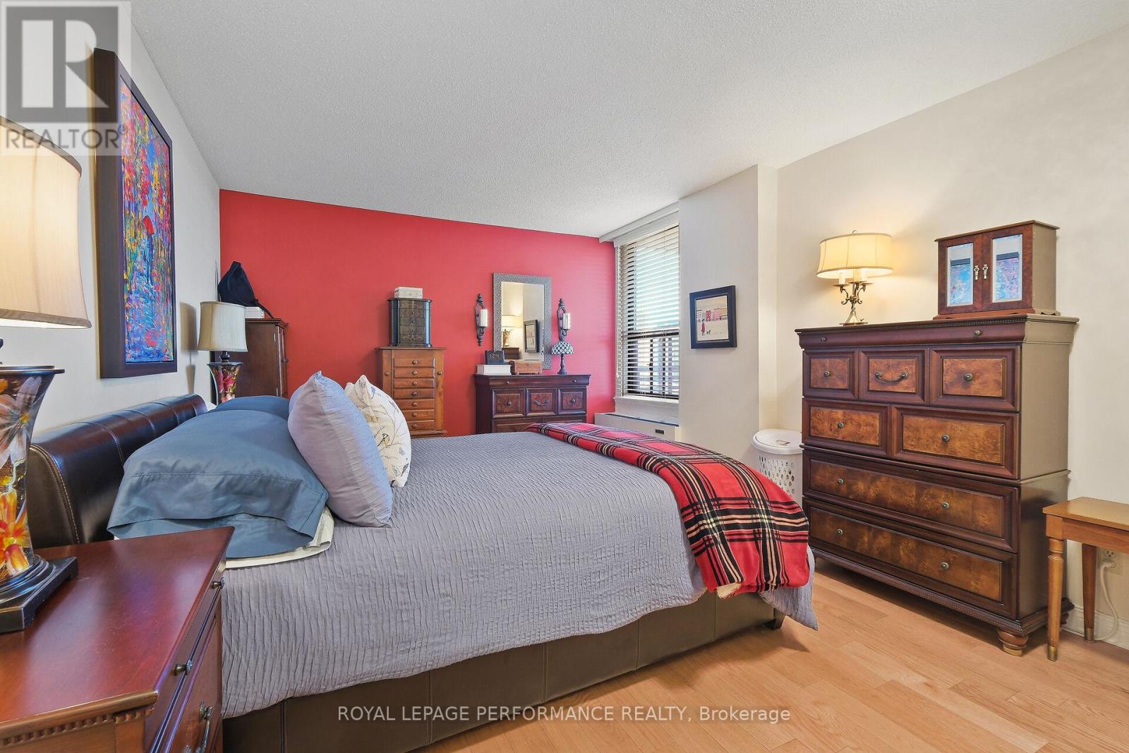 1003 - 71 Somerset Street W