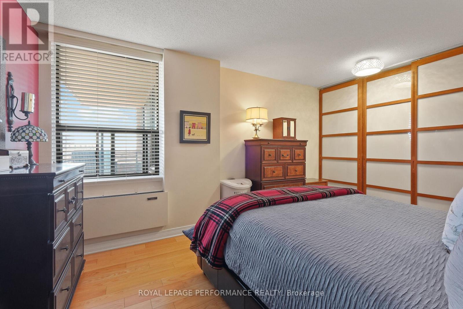 1003 - 71 Somerset Street W