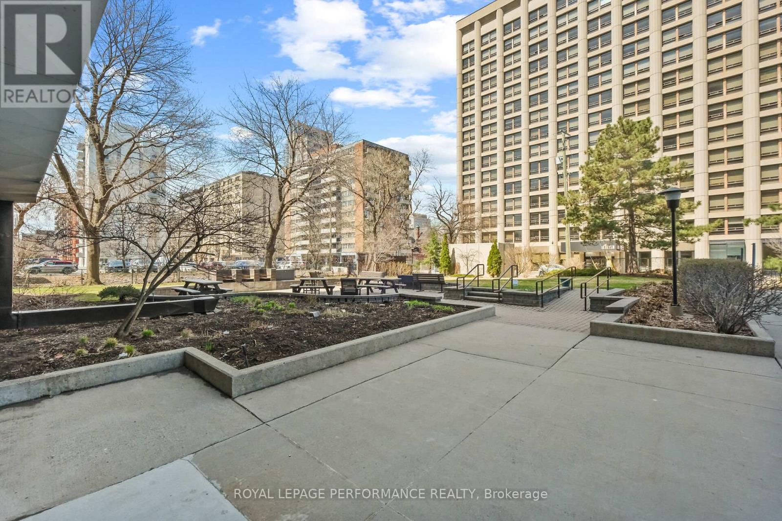 1003 - 71 Somerset Street W