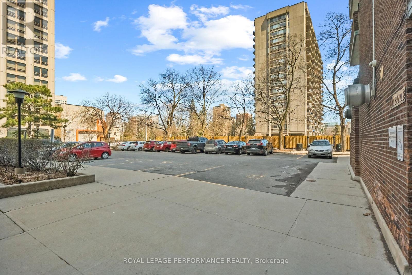1003 - 71 Somerset Street W