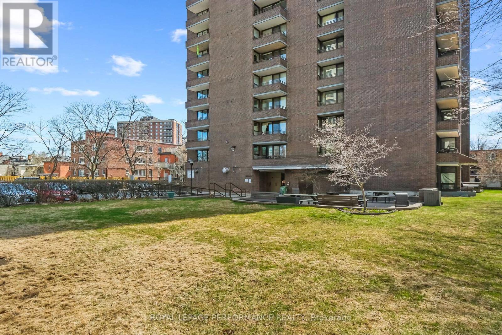 1003 - 71 Somerset Street W