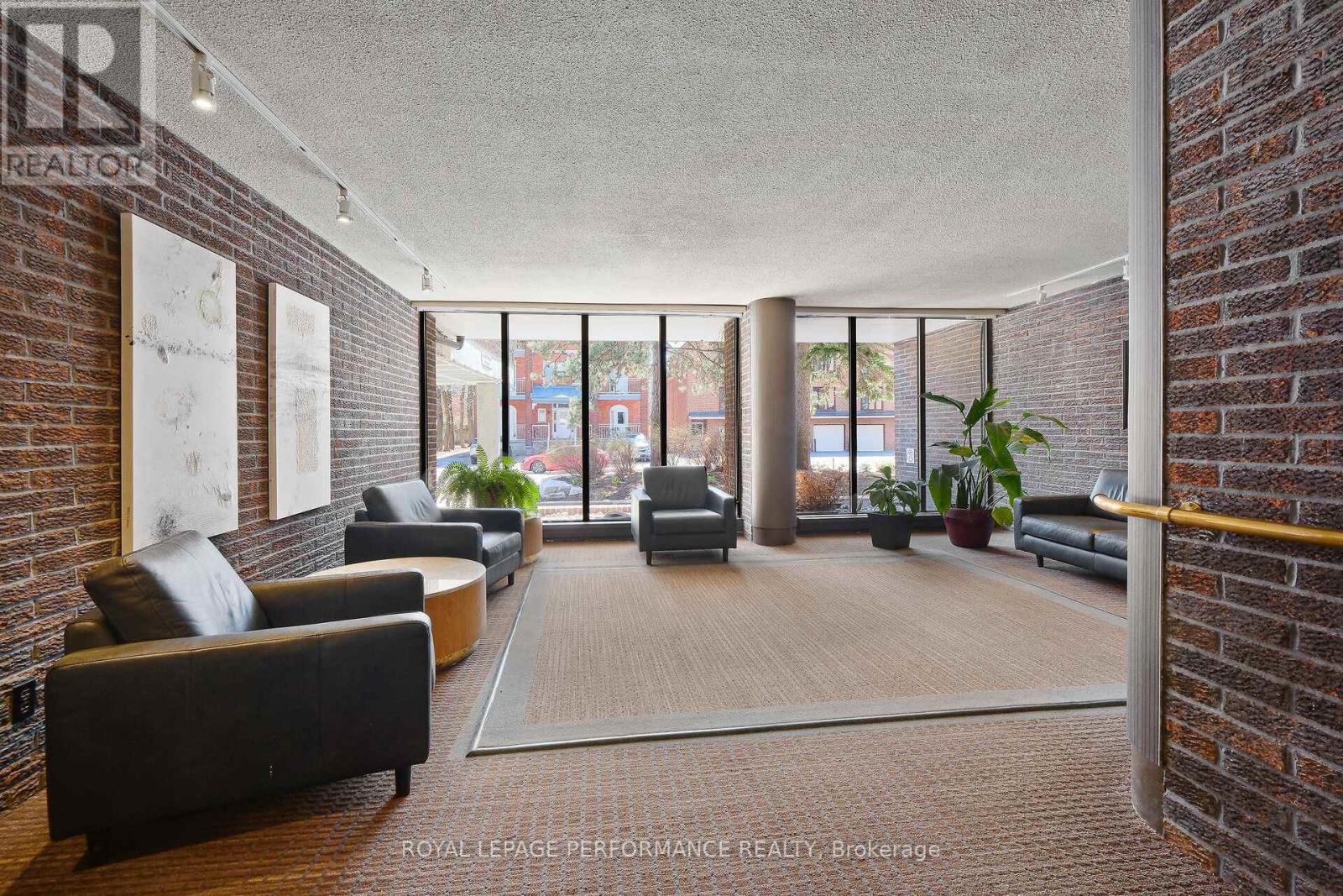 1003 - 71 Somerset Street W