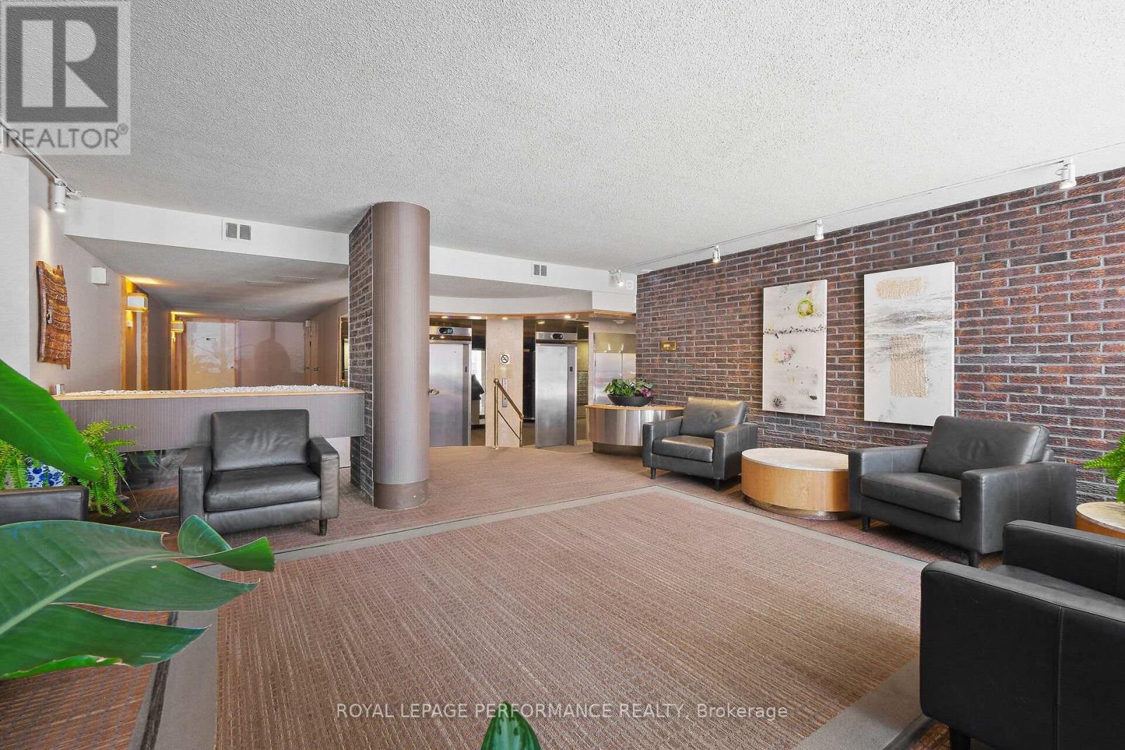 1003 - 71 Somerset Street W