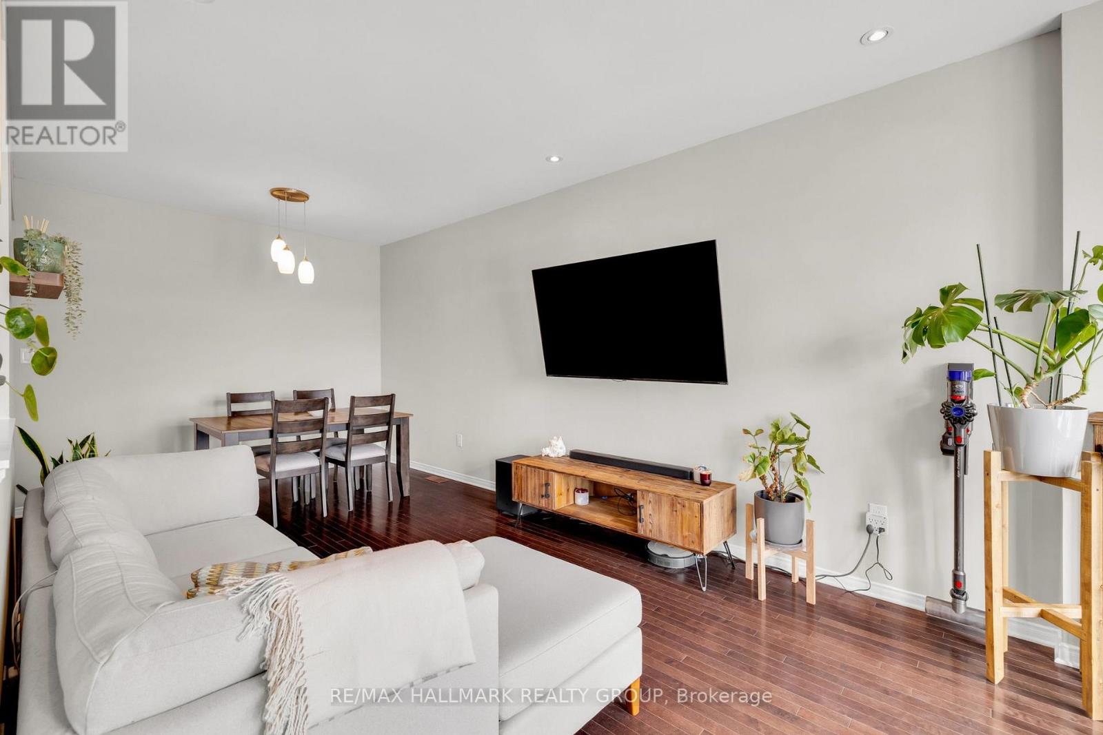 132 Laramie Crescent