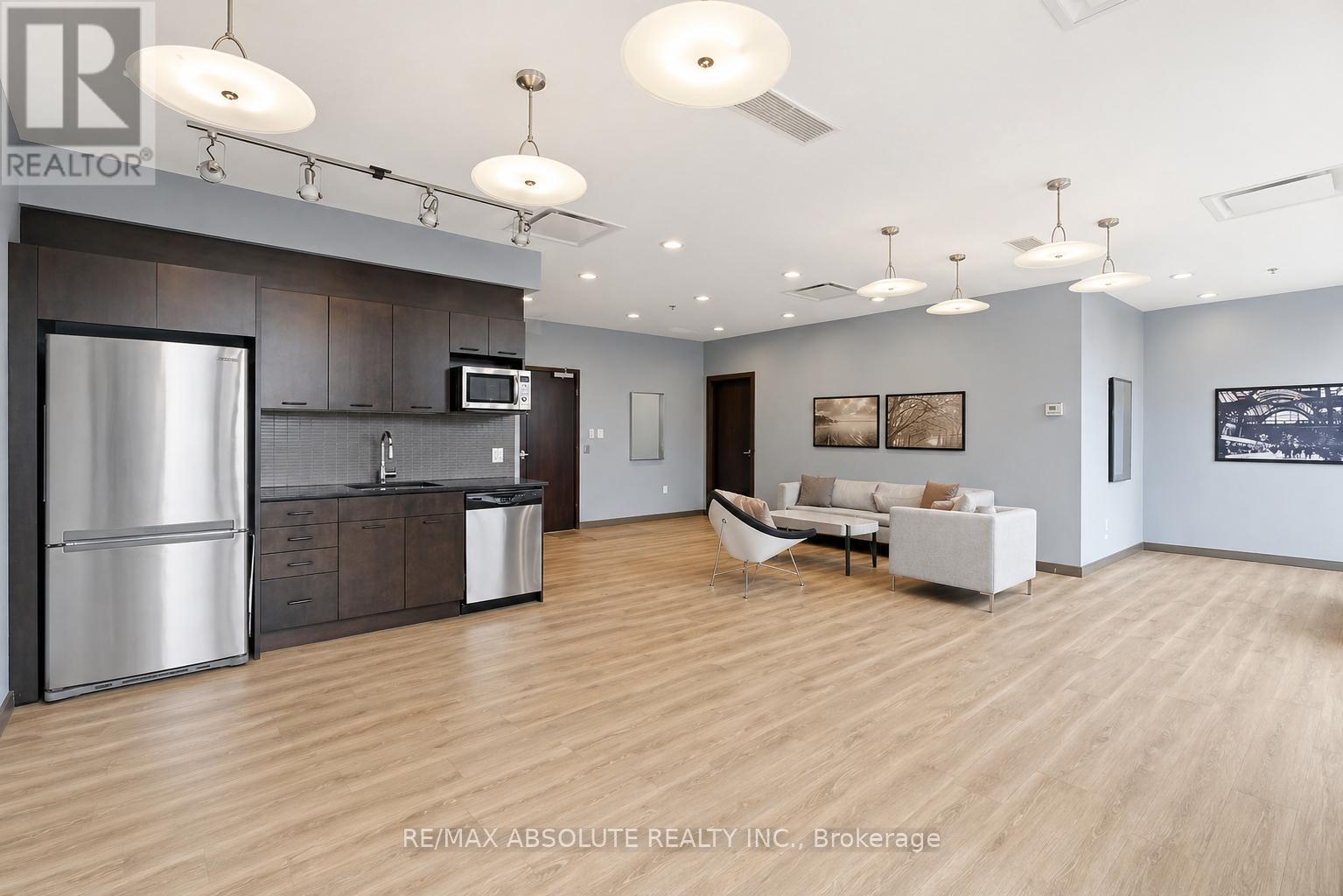 217 - 101 Richmond Road