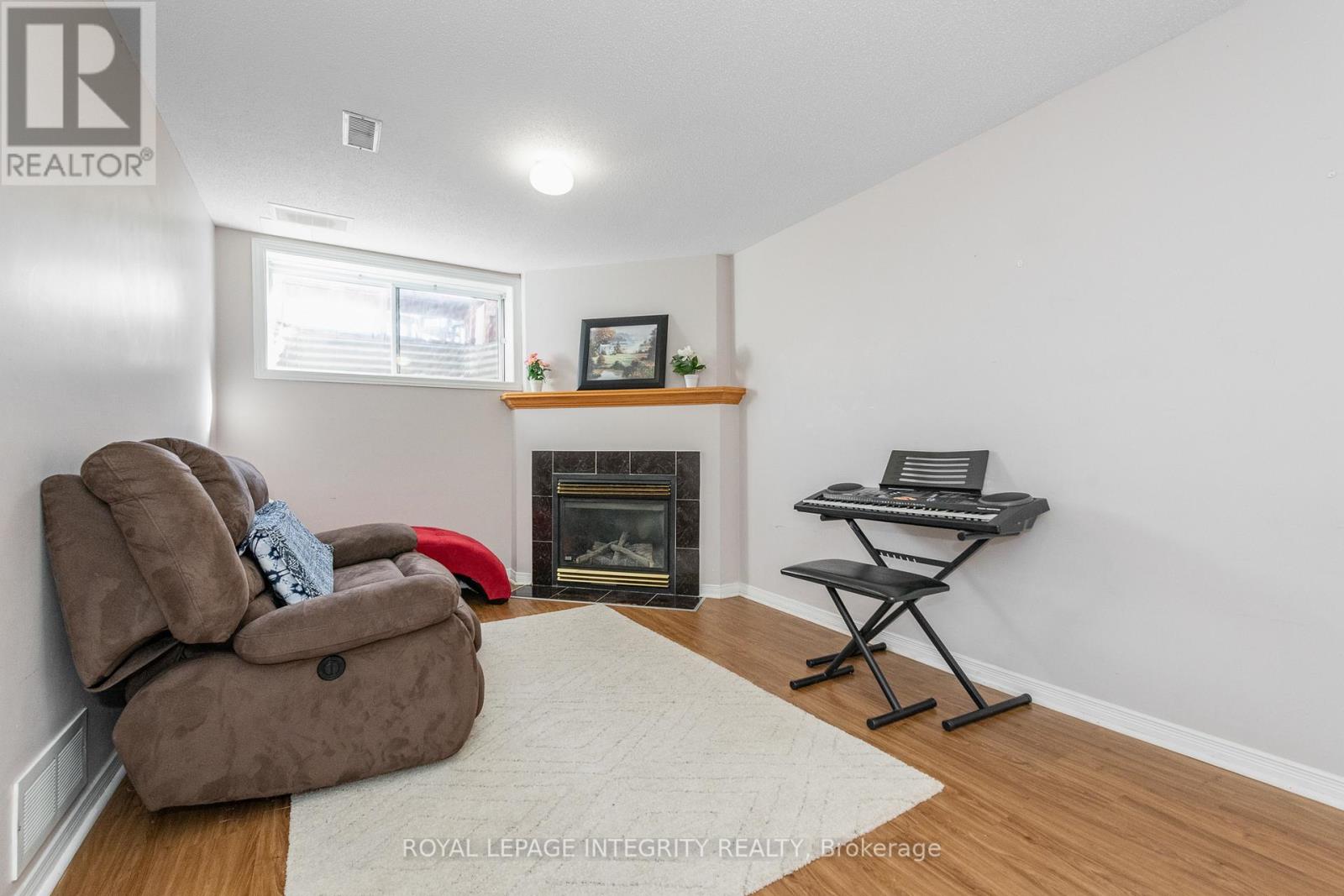 915 Schooner Crescent