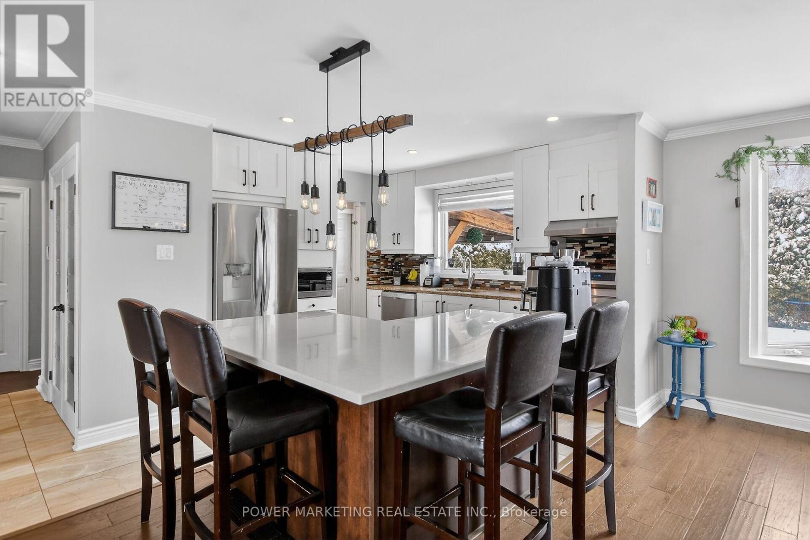 3269 Clearwater Crescent