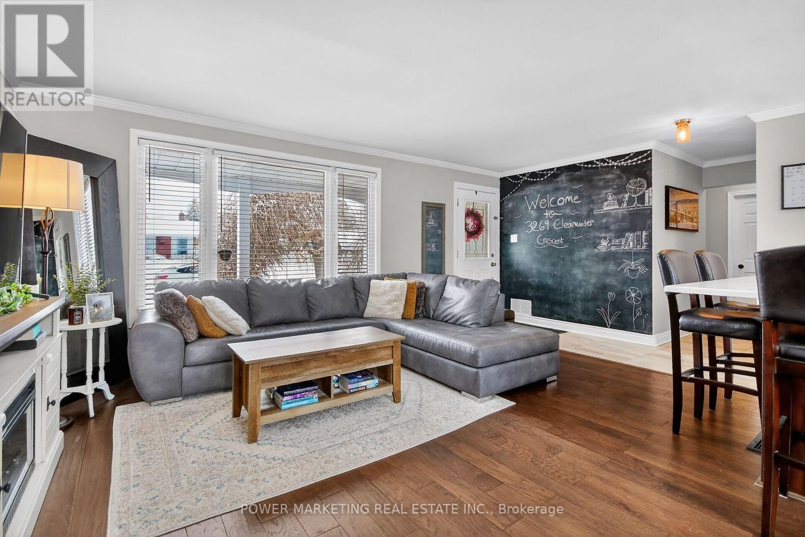 3269 Clearwater Crescent