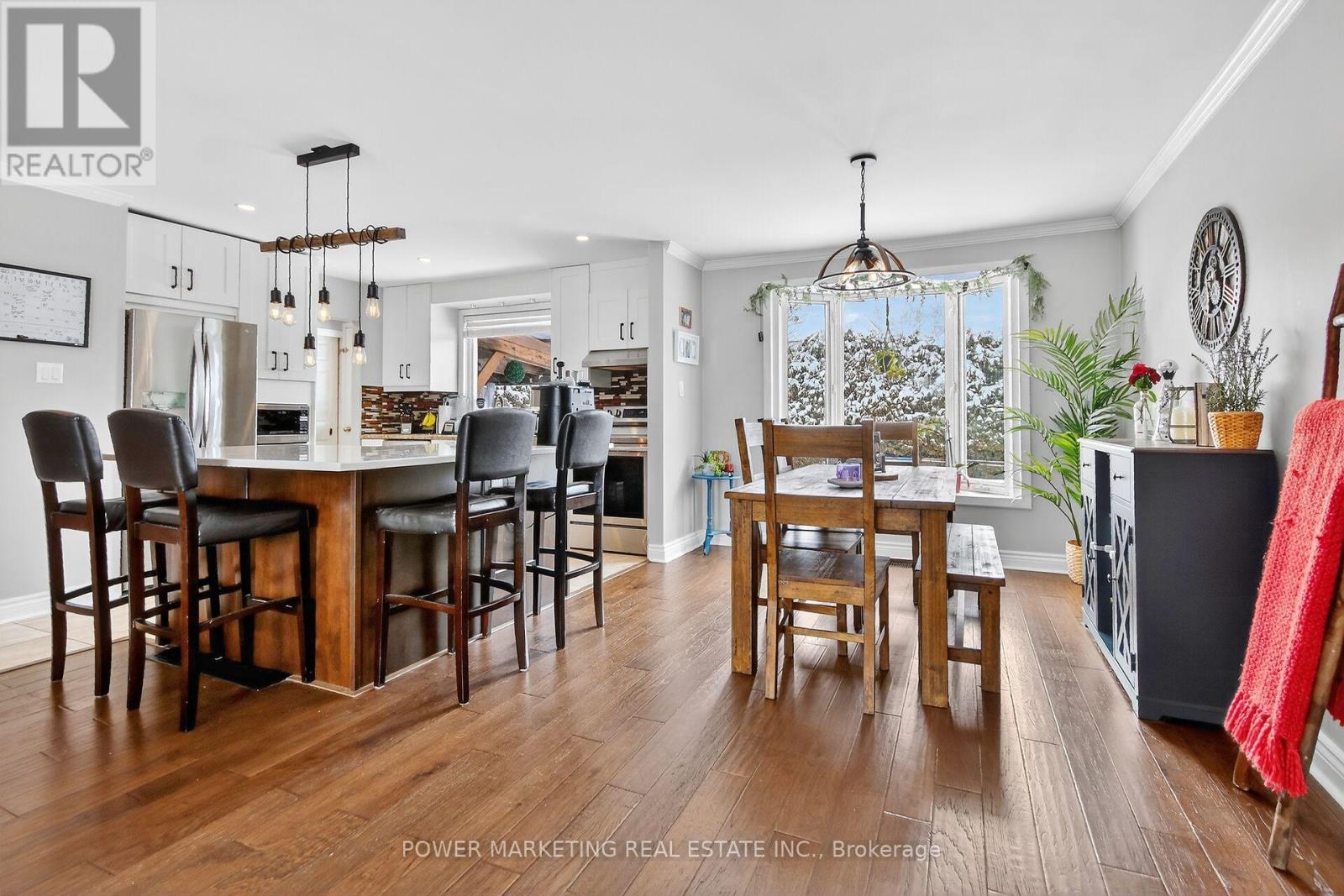 3269 Clearwater Crescent