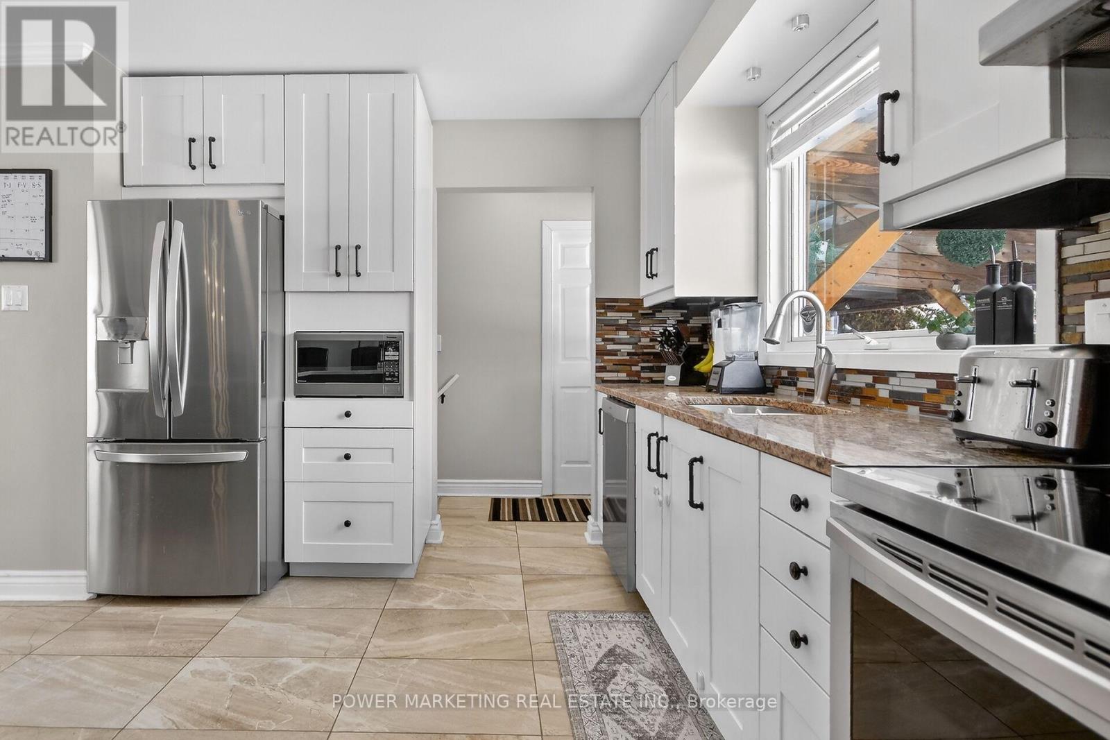 3269 Clearwater Crescent