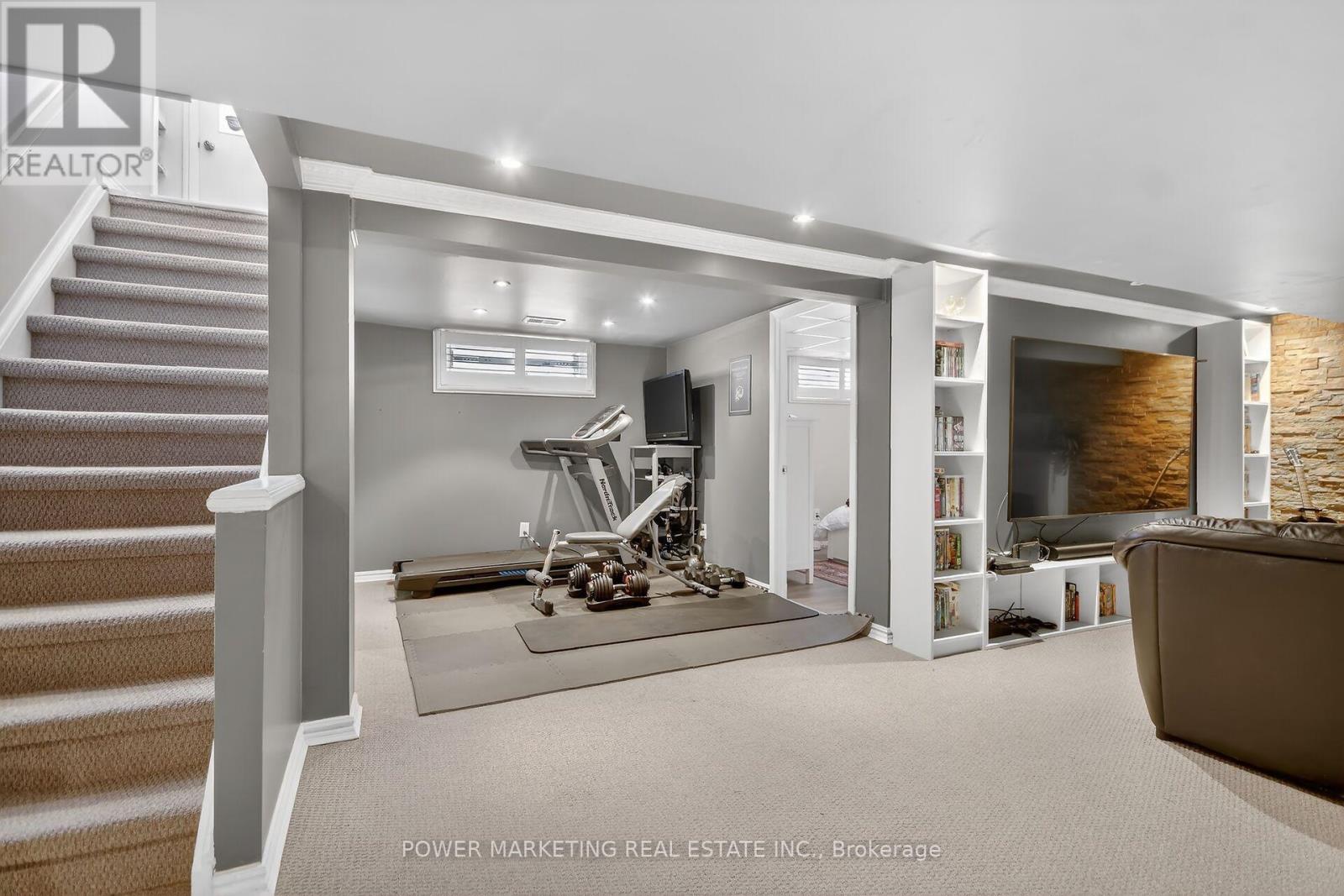 3269 Clearwater Crescent