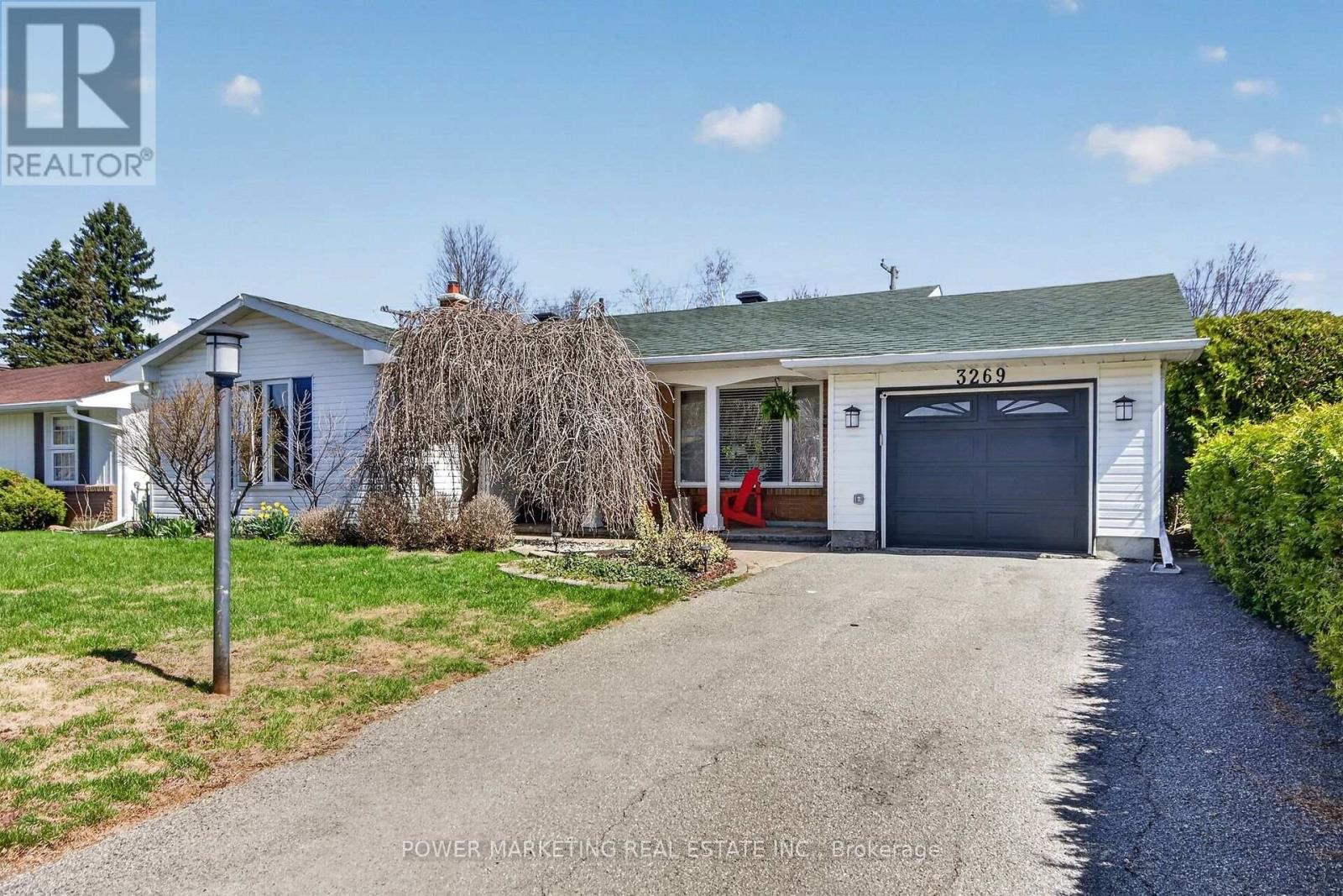 3269 Clearwater Crescent