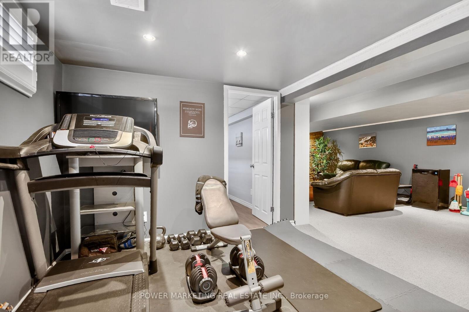 3269 Clearwater Crescent