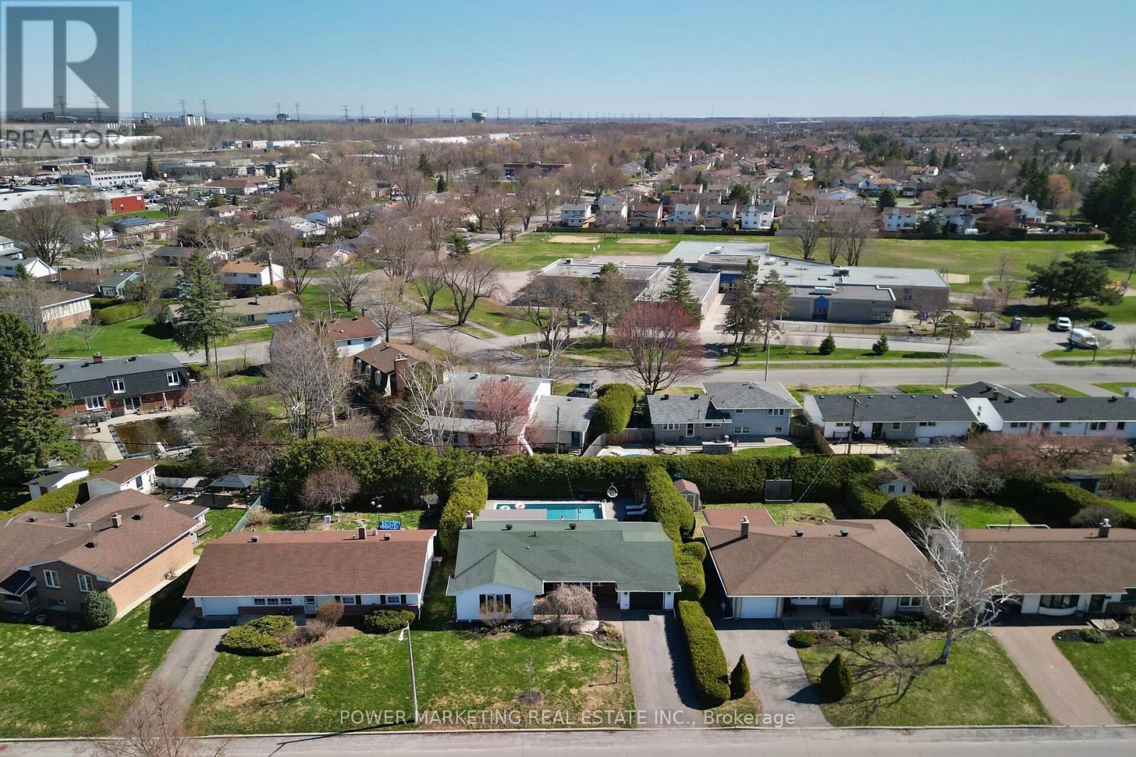 3269 Clearwater Crescent
