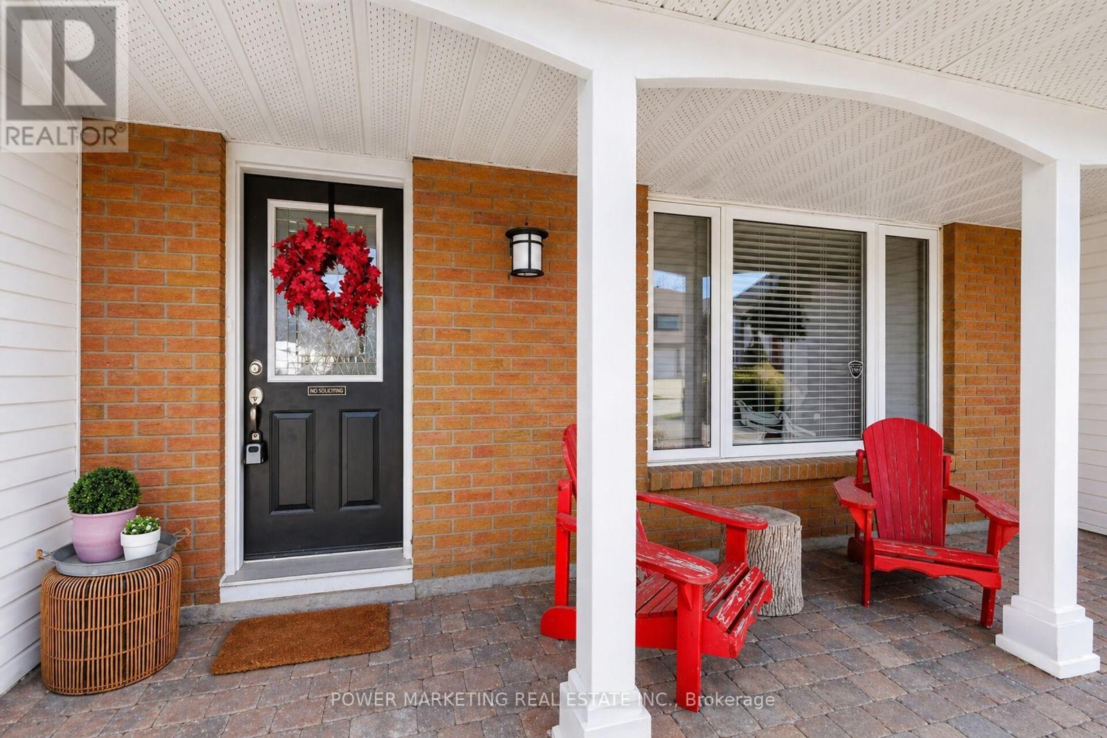 3269 Clearwater Crescent